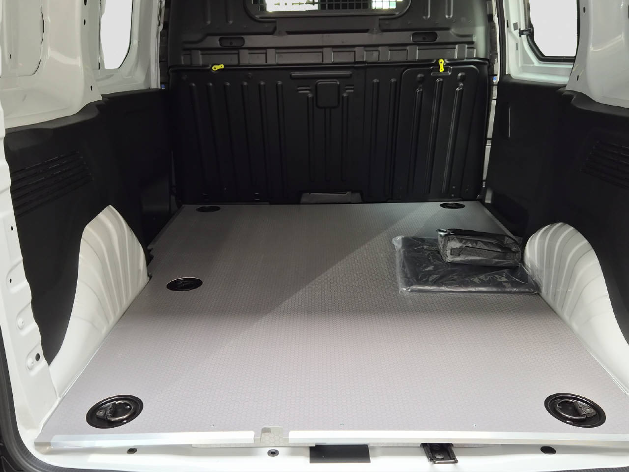 TOYOTA PROACE CITY Van L1 1.5 D Active-image-15