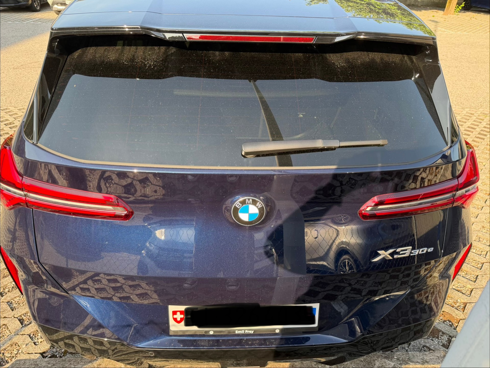 BMW 30e xDrive-image-2