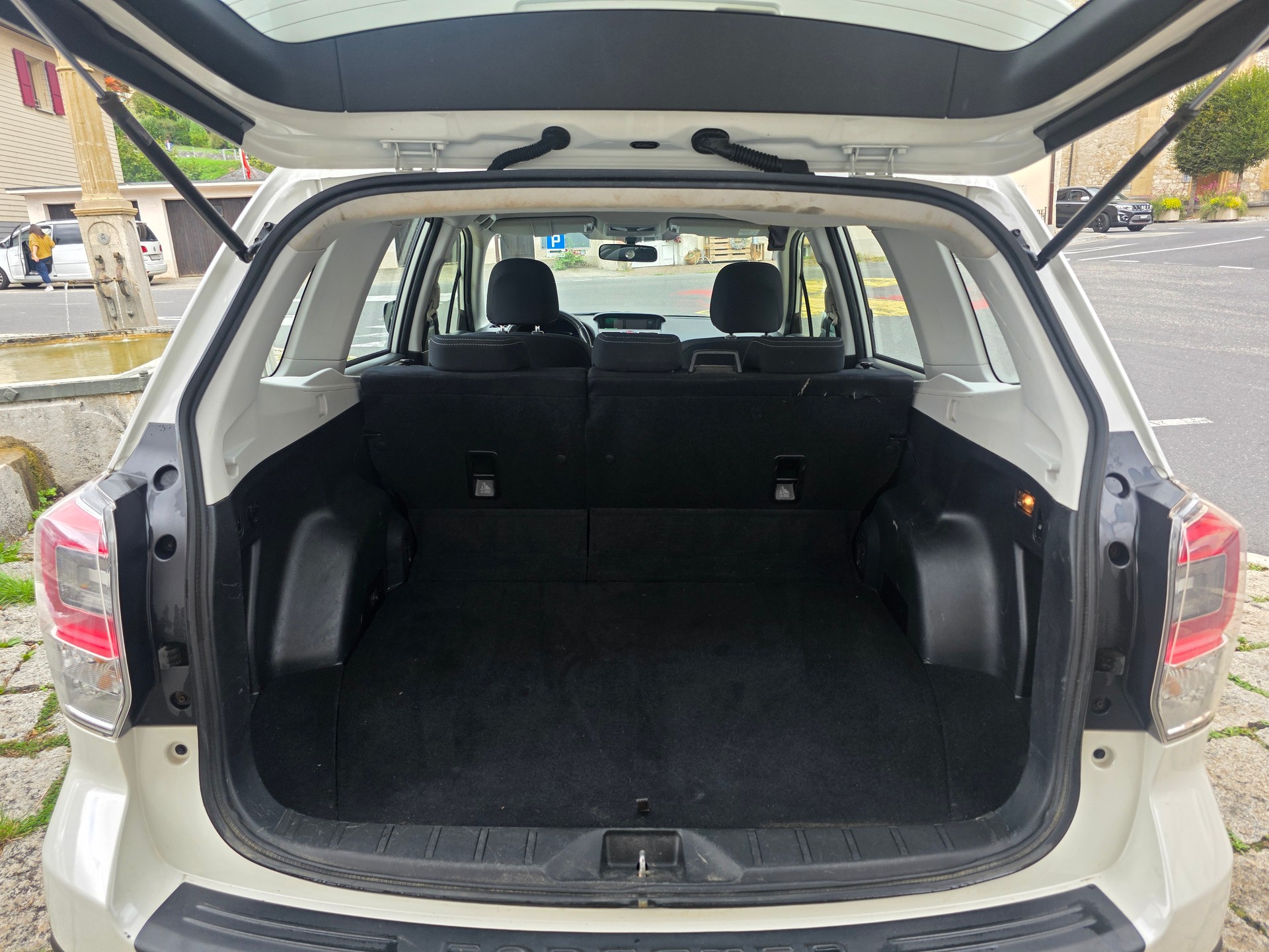SUBARU Forester 2.0i Advantage-image-11