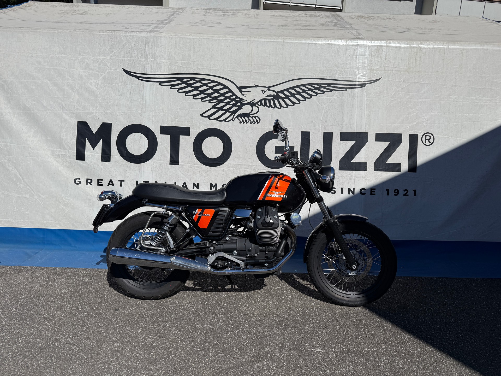 MOTO GUZZI V7 Special 750-showroom-element-1
