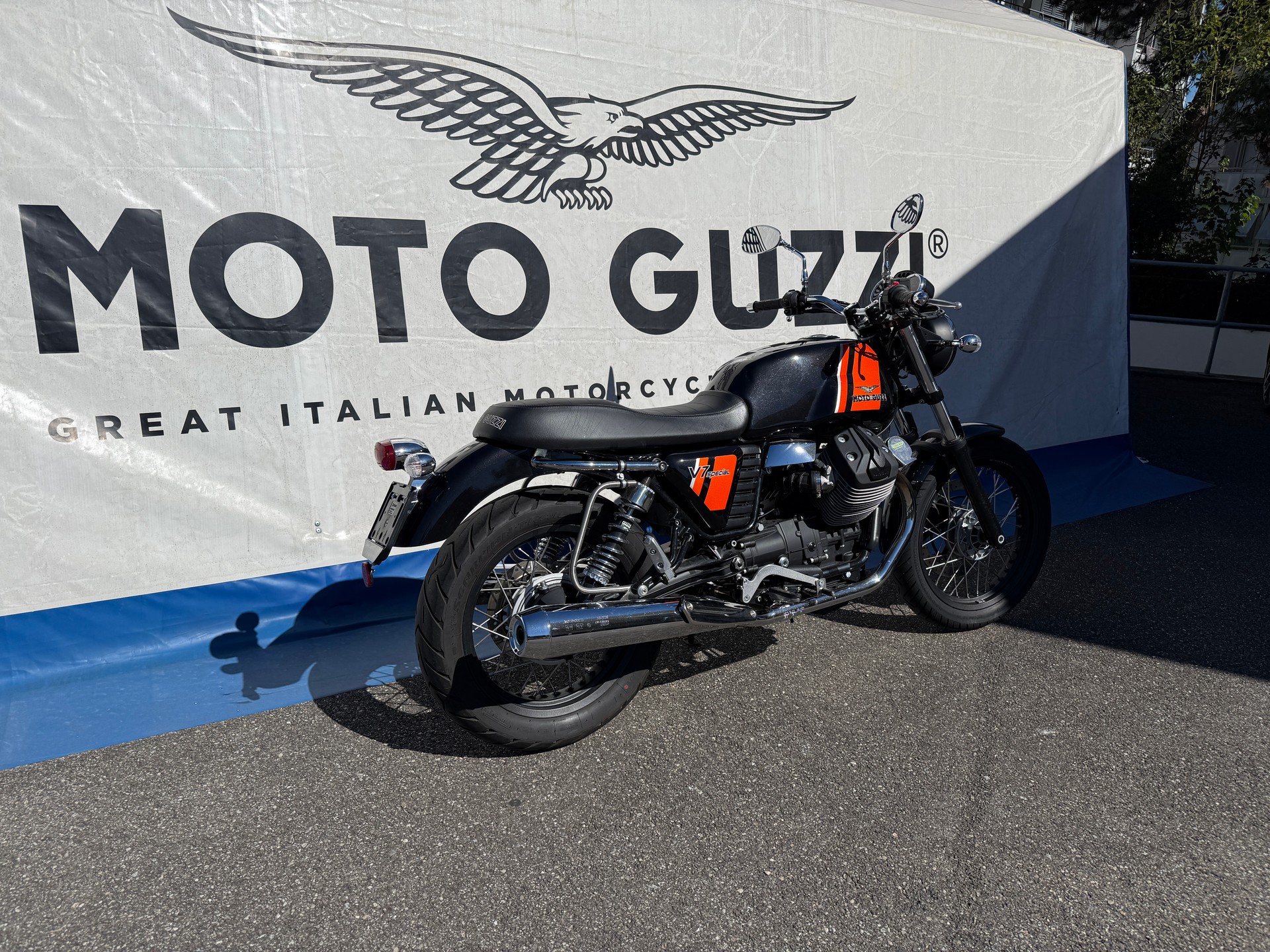 MOTO GUZZI V7 Special 750-showroom-element-2