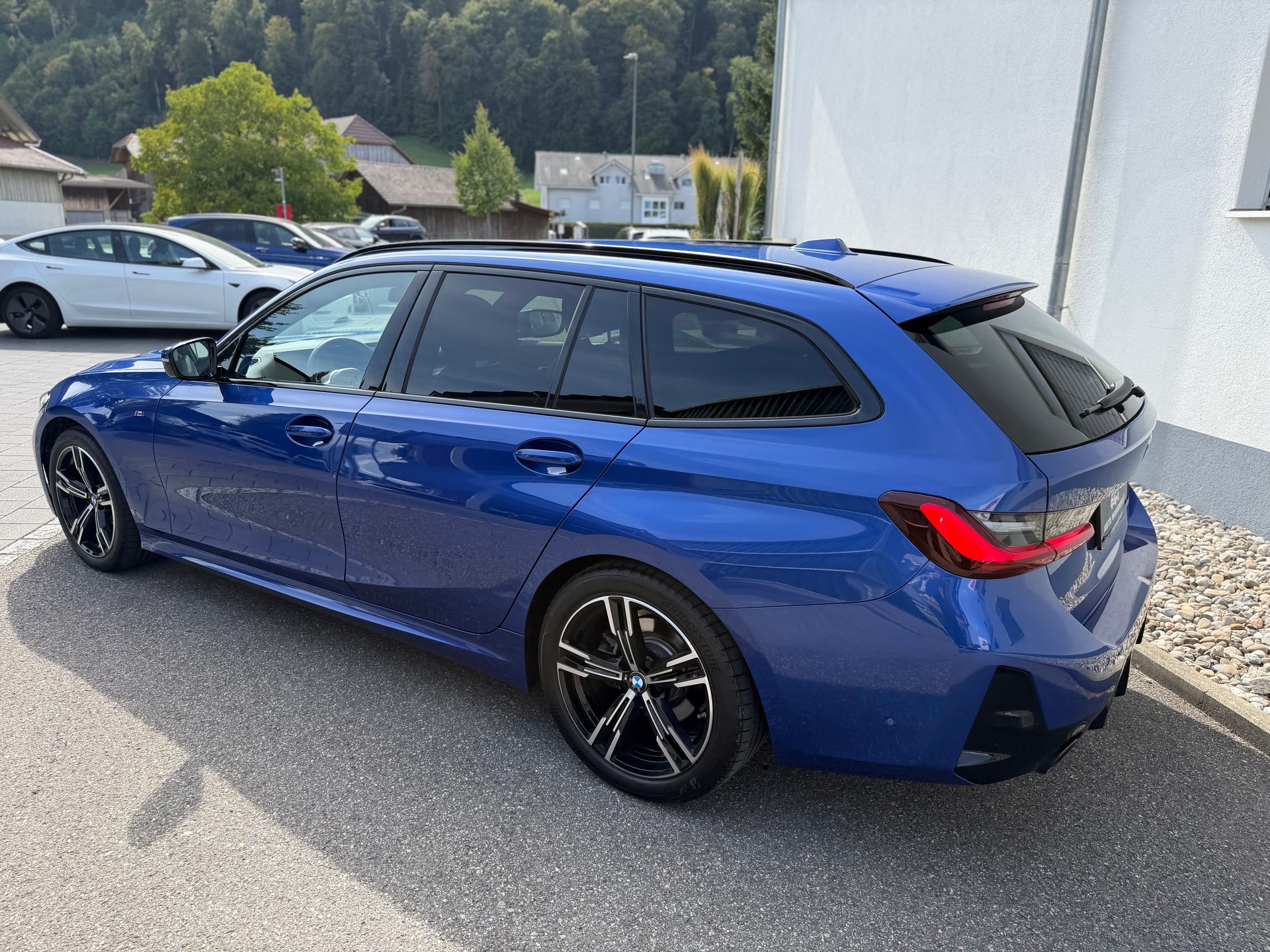 BMW 320d xDrive 48V Touring Steptronic M Sport-image-13