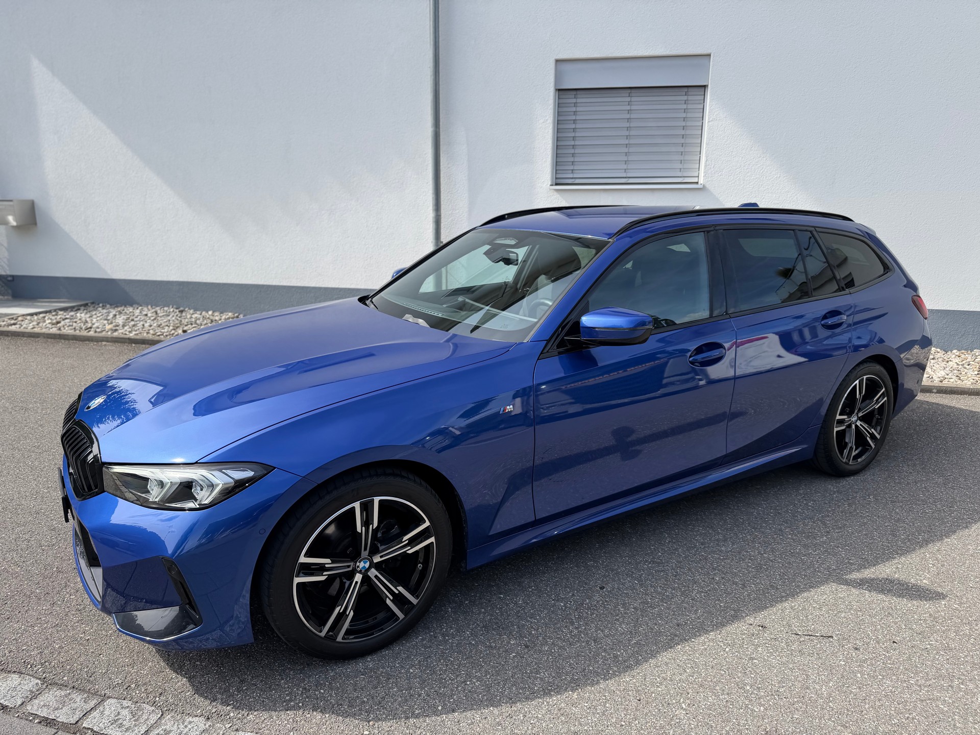 BMW 320d xDrive 48V Touring Steptronic M Sport-image-11