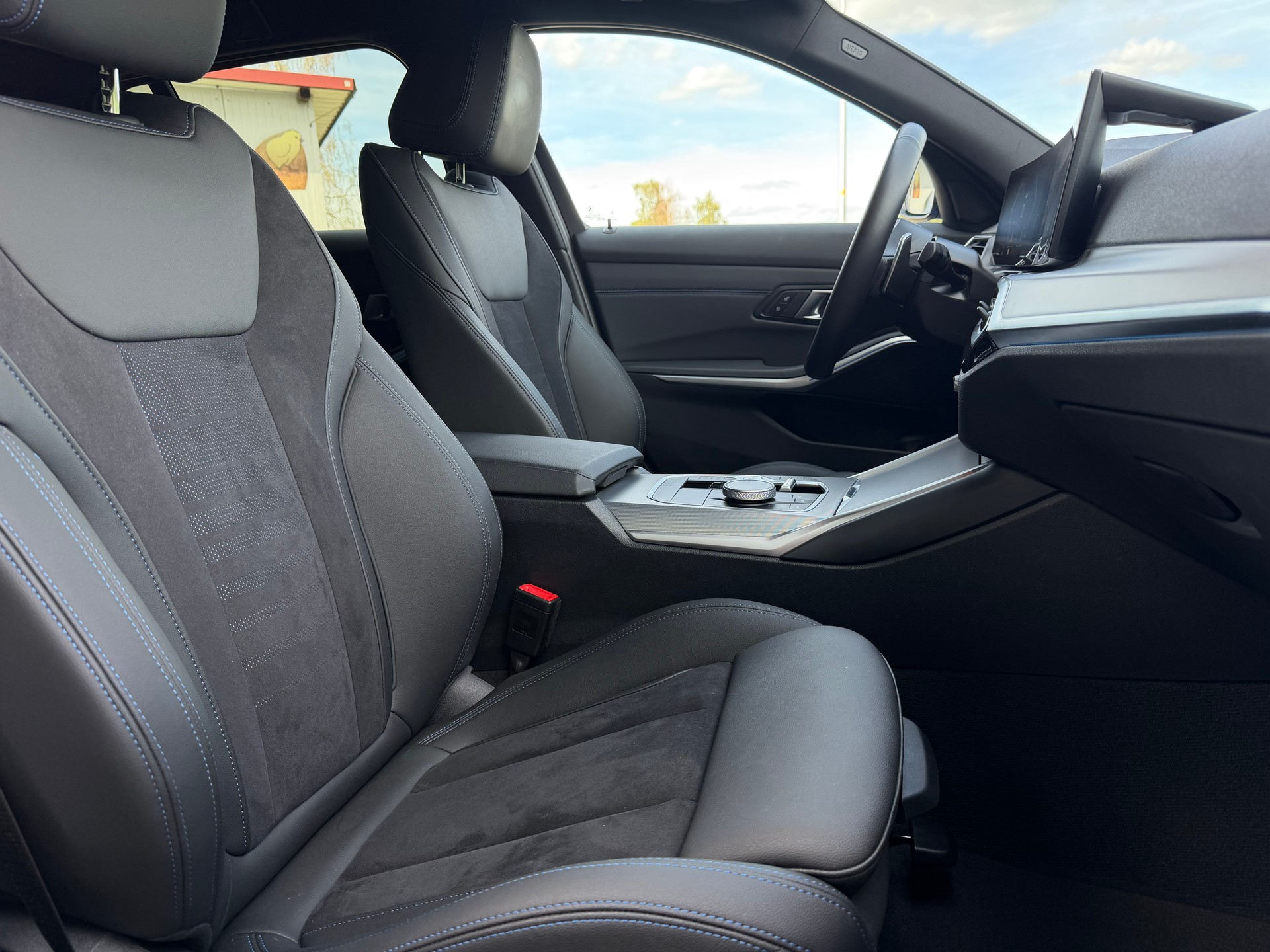 BMW 320d xDrive 48V Touring Steptronic M Sport-image-16