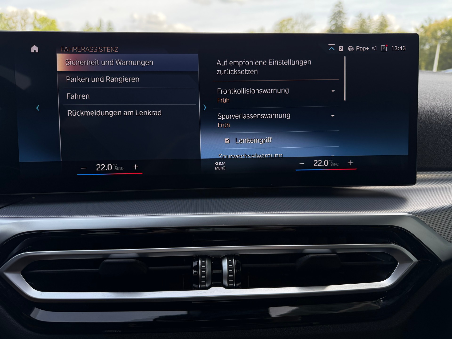 BMW 320d xDrive 48V Touring Steptronic M Sport-image-25