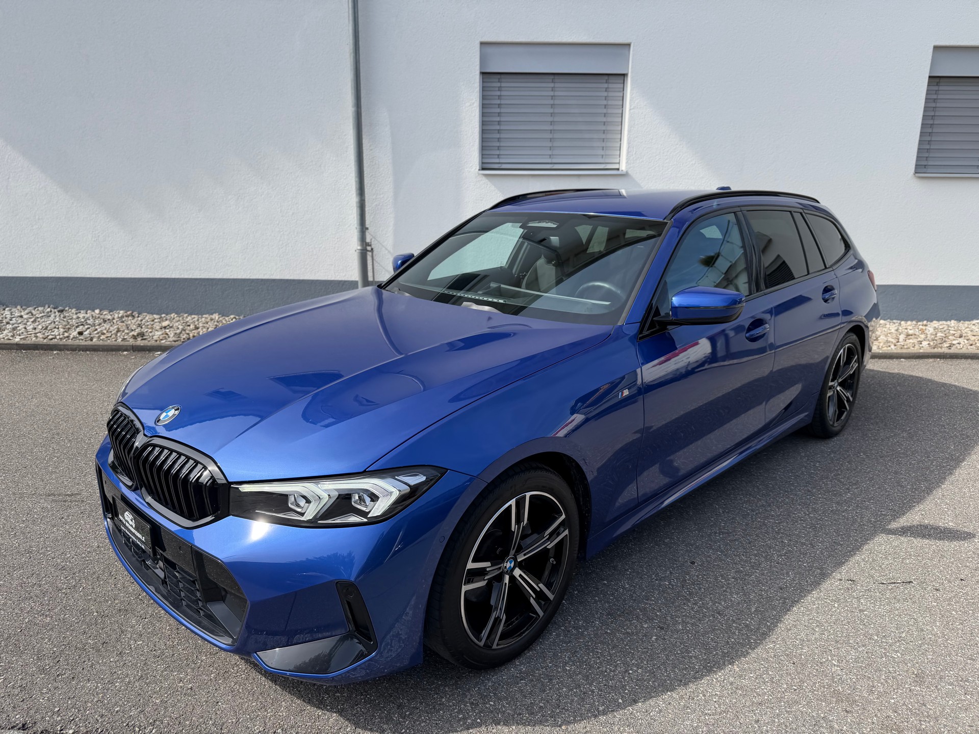 BMW 320d xDrive 48V Touring Steptronic M Sport-image-10