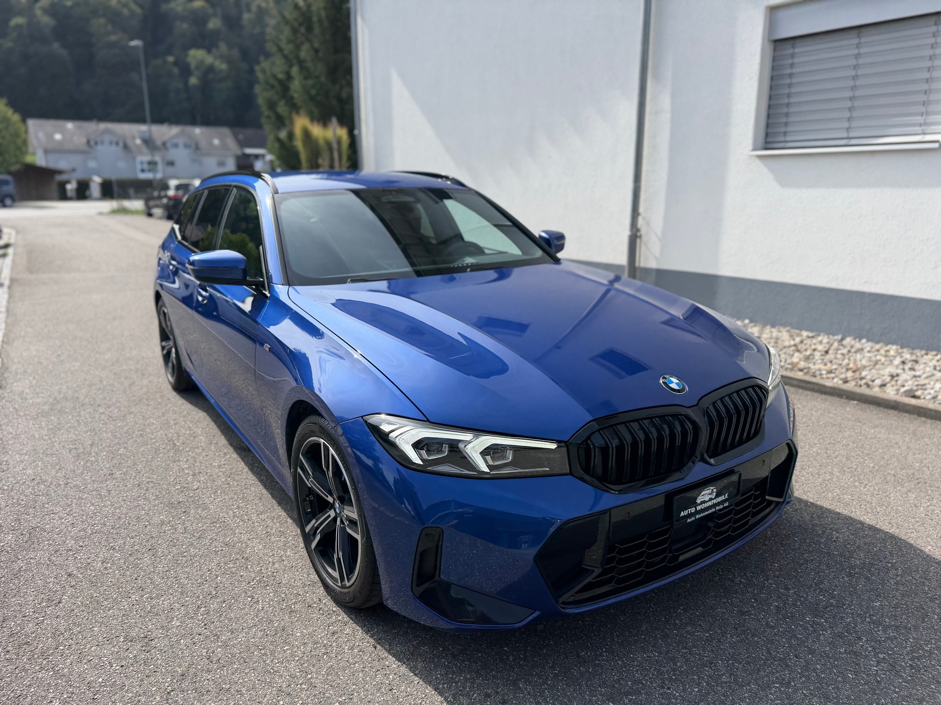 BMW 320d xDrive 48V Touring Steptronic M Sport-image-1