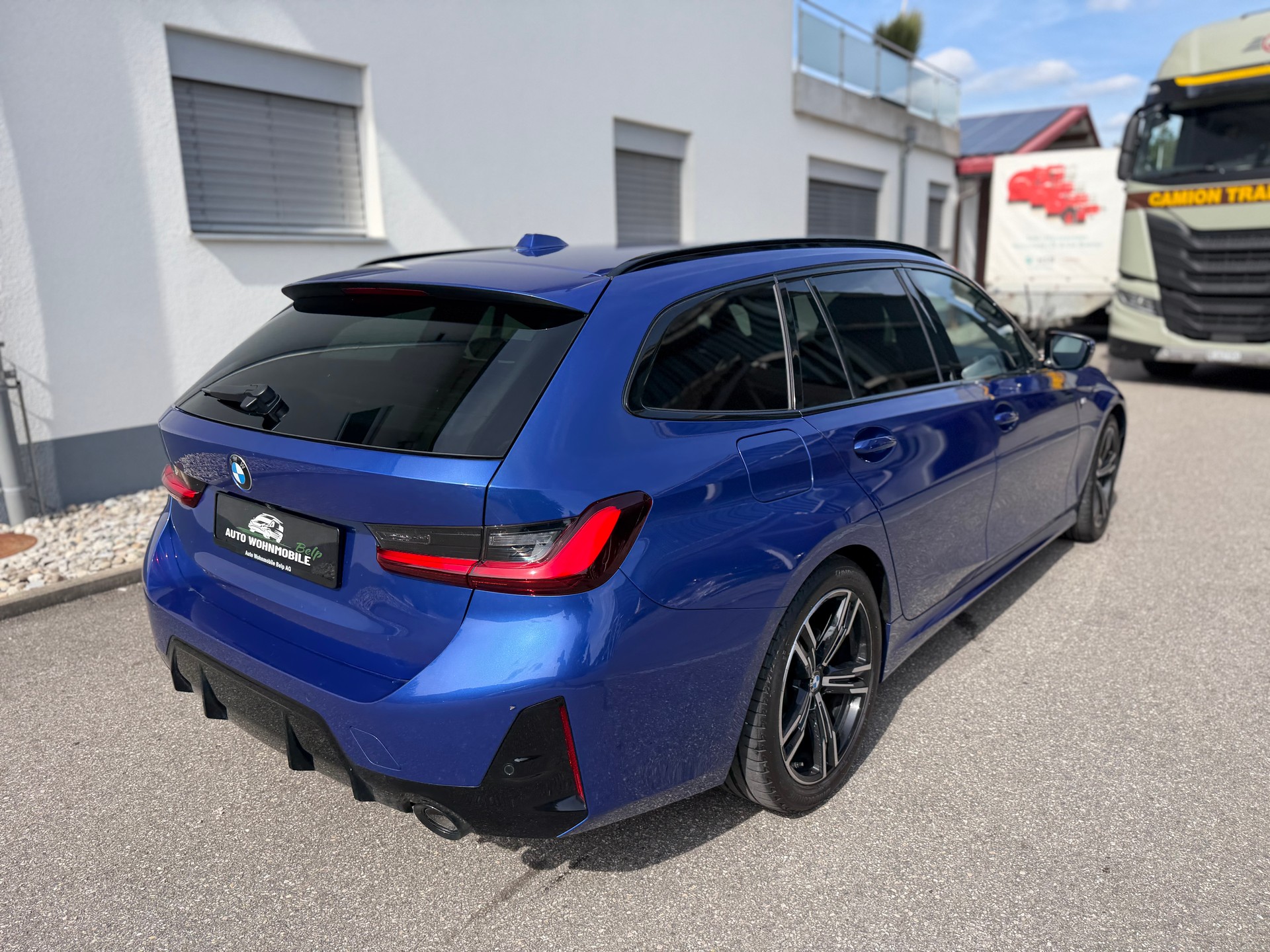 BMW 320d xDrive 48V Touring Steptronic M Sport-image-6