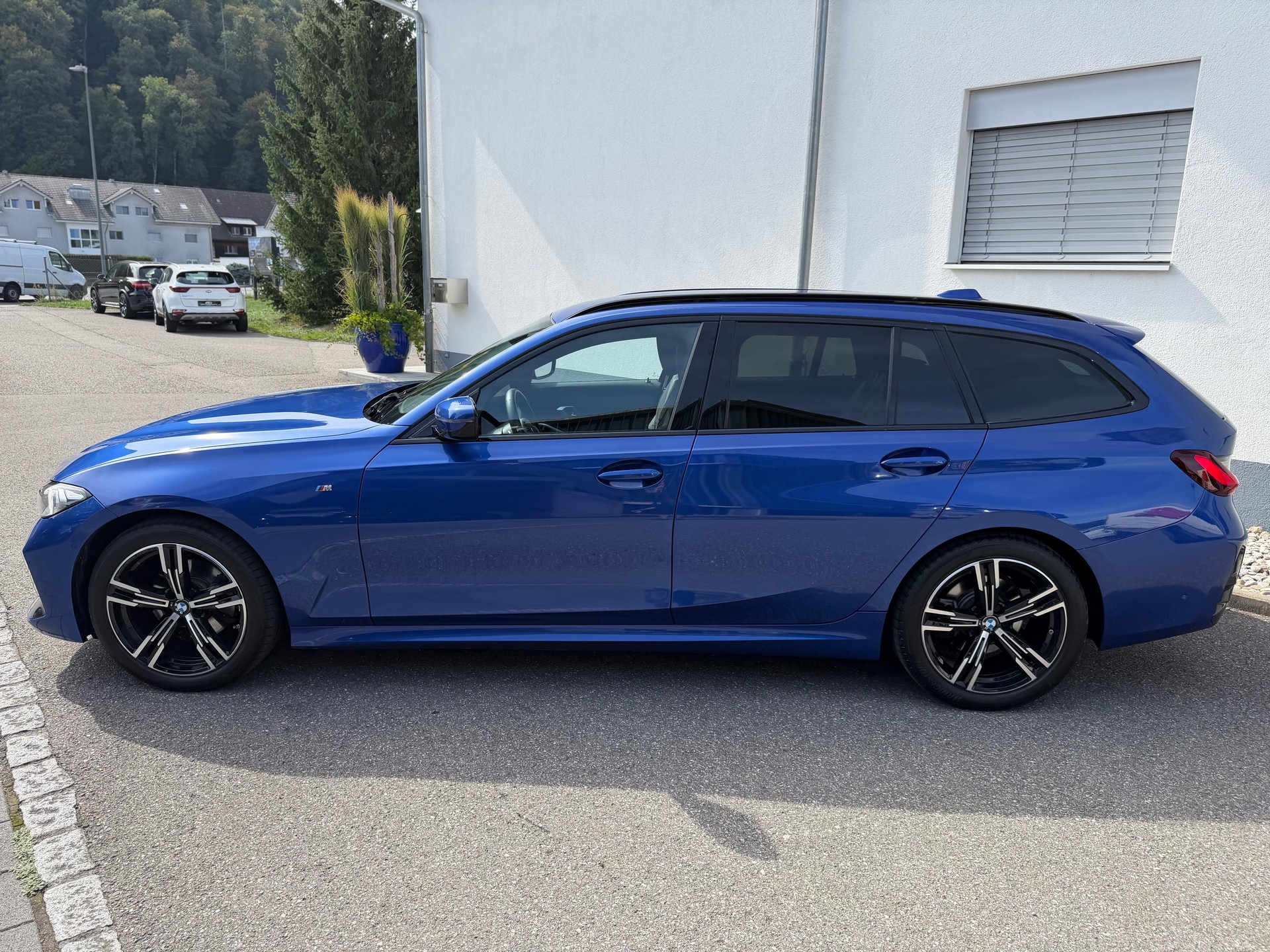 BMW 320d xDrive 48V Touring Steptronic M Sport-image-12