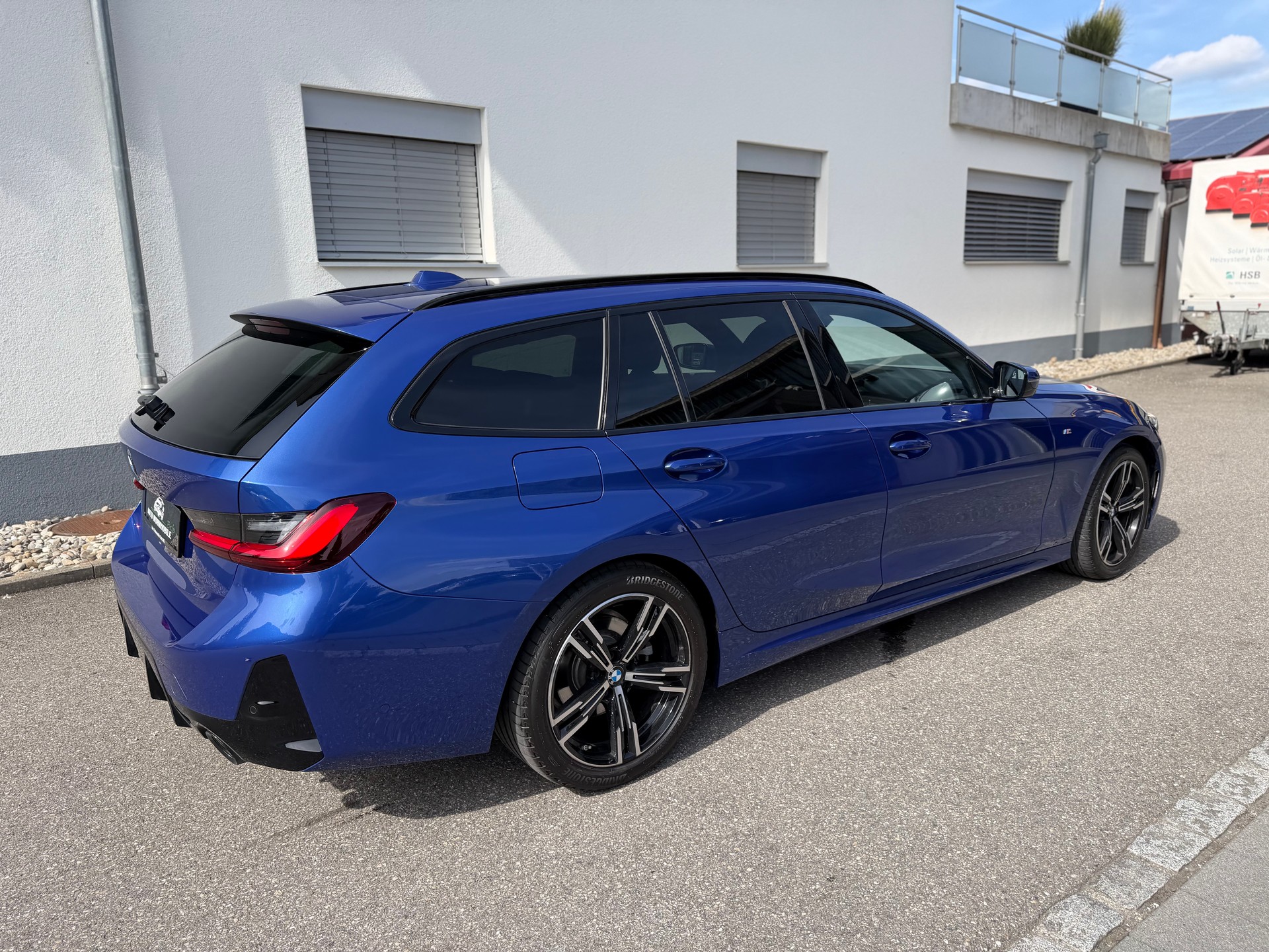 BMW 320d xDrive 48V Touring Steptronic M Sport-image-5