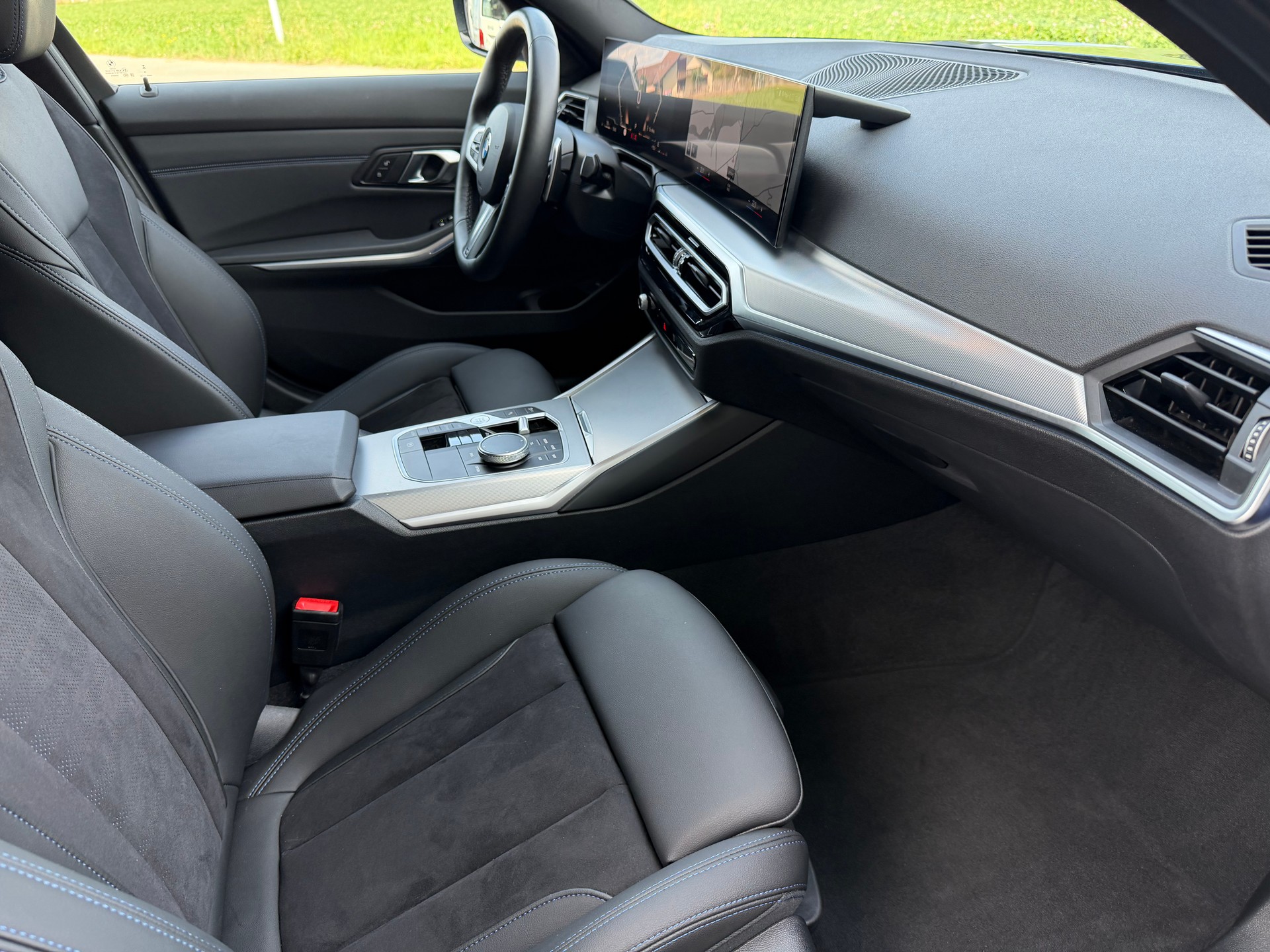 BMW 320d xDrive 48V Touring Steptronic M Sport-image-15