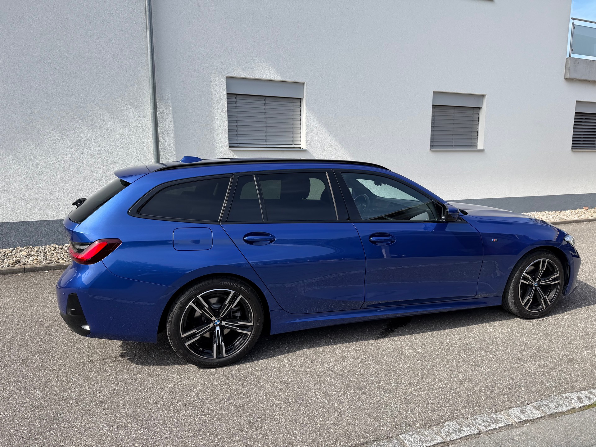 BMW 320d xDrive 48V Touring Steptronic M Sport-image-4