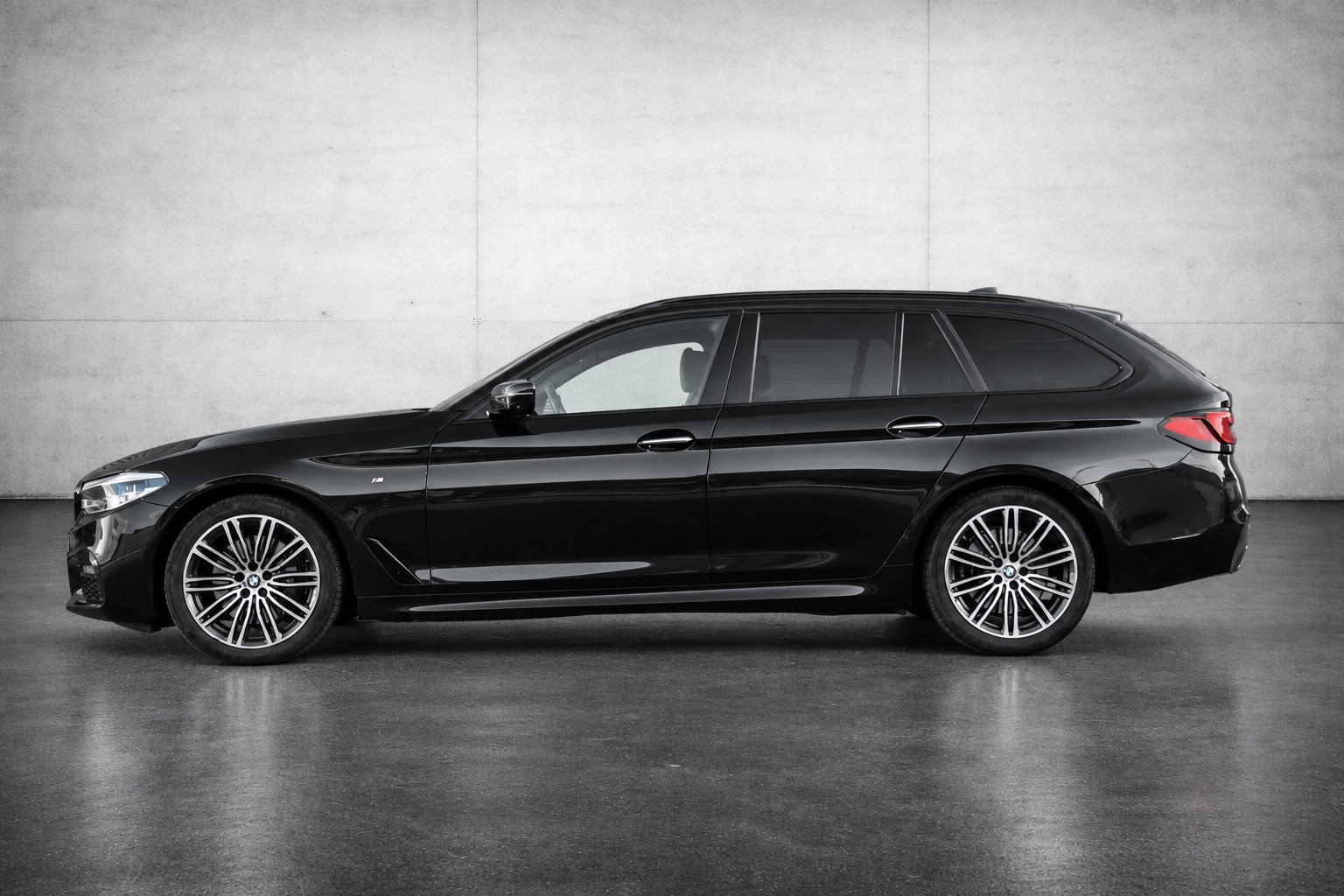 BMW 530d xDrive Touring Steptronic-image-6