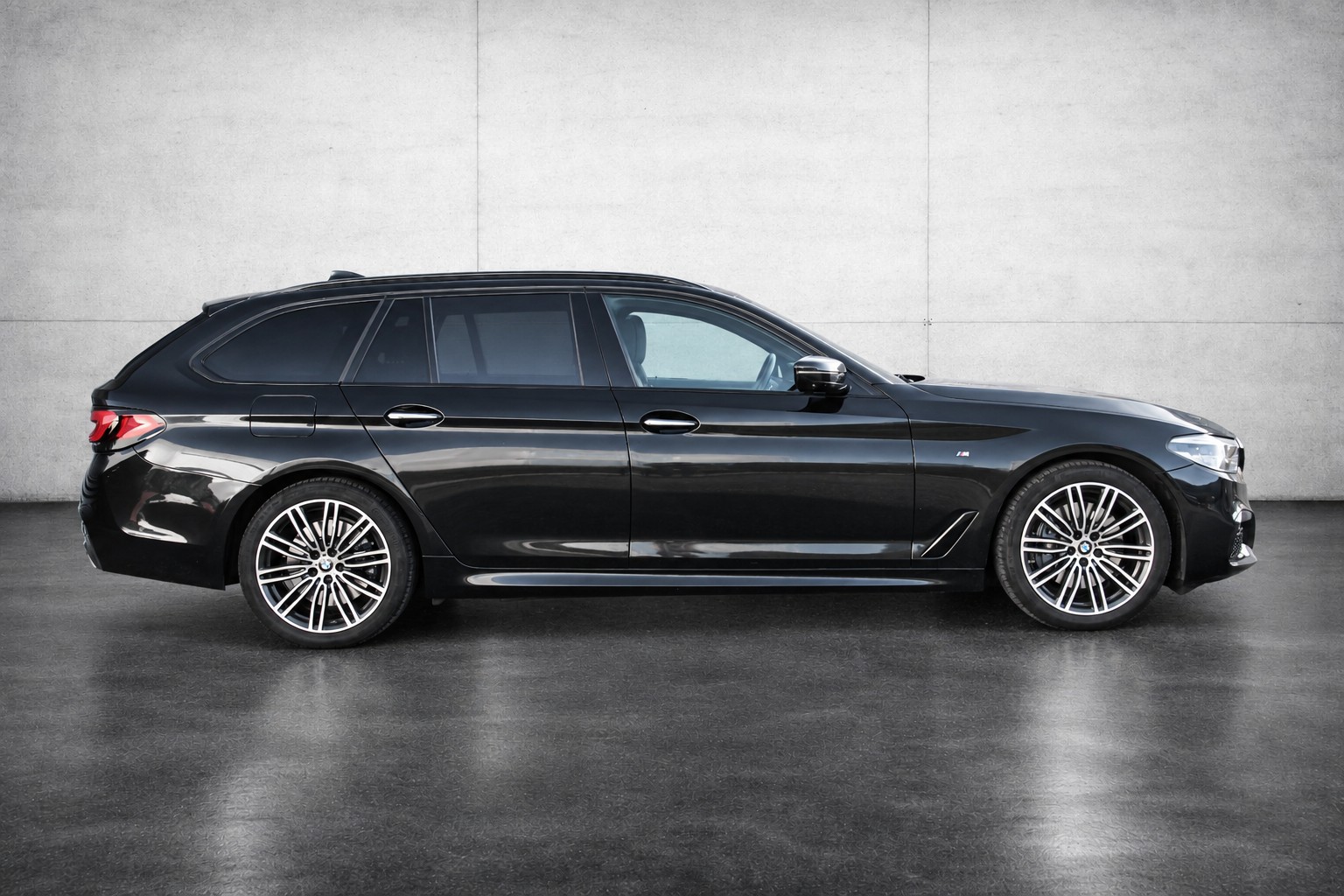 BMW 530d xDrive Touring Steptronic-image-2