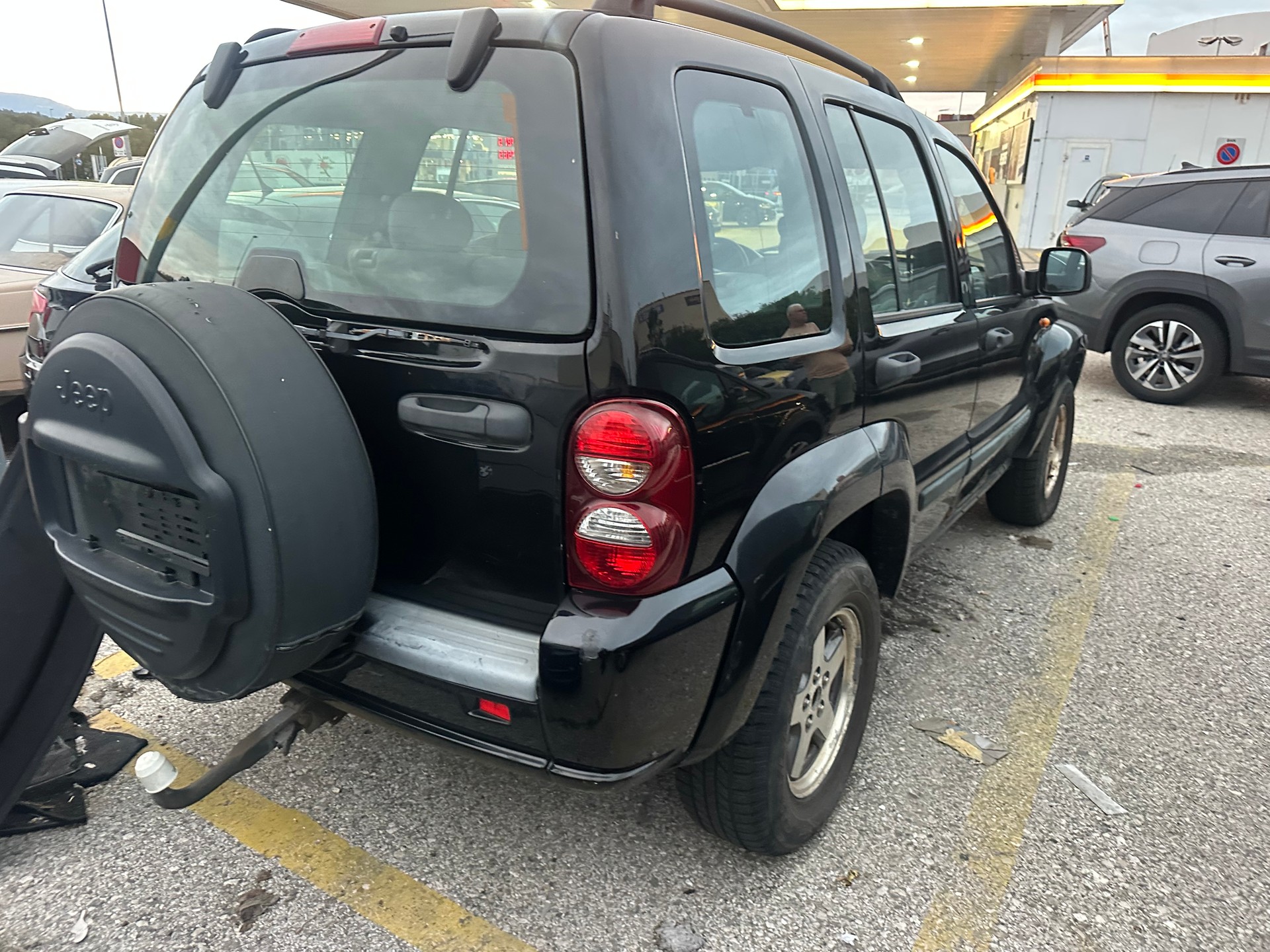 JEEP Cherokee 2.8 CRD 65th Anniversary Edition-image-3