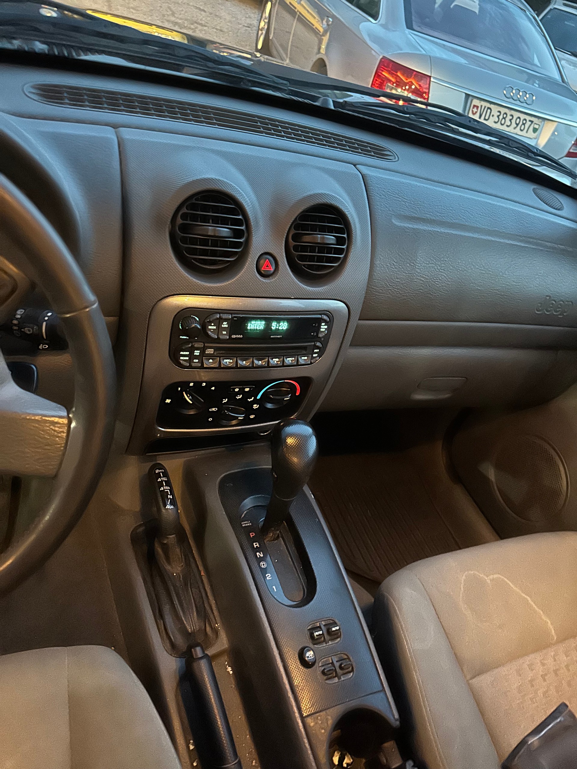 JEEP Cherokee 2.8 CRD 65th Anniversary Edition-image-11