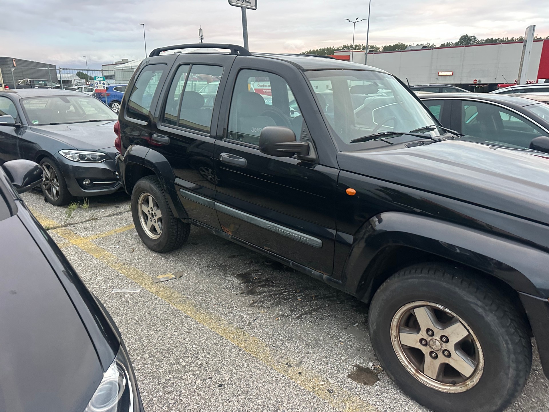 JEEP Cherokee 2.8 CRD 65th Anniversary Edition-image-1