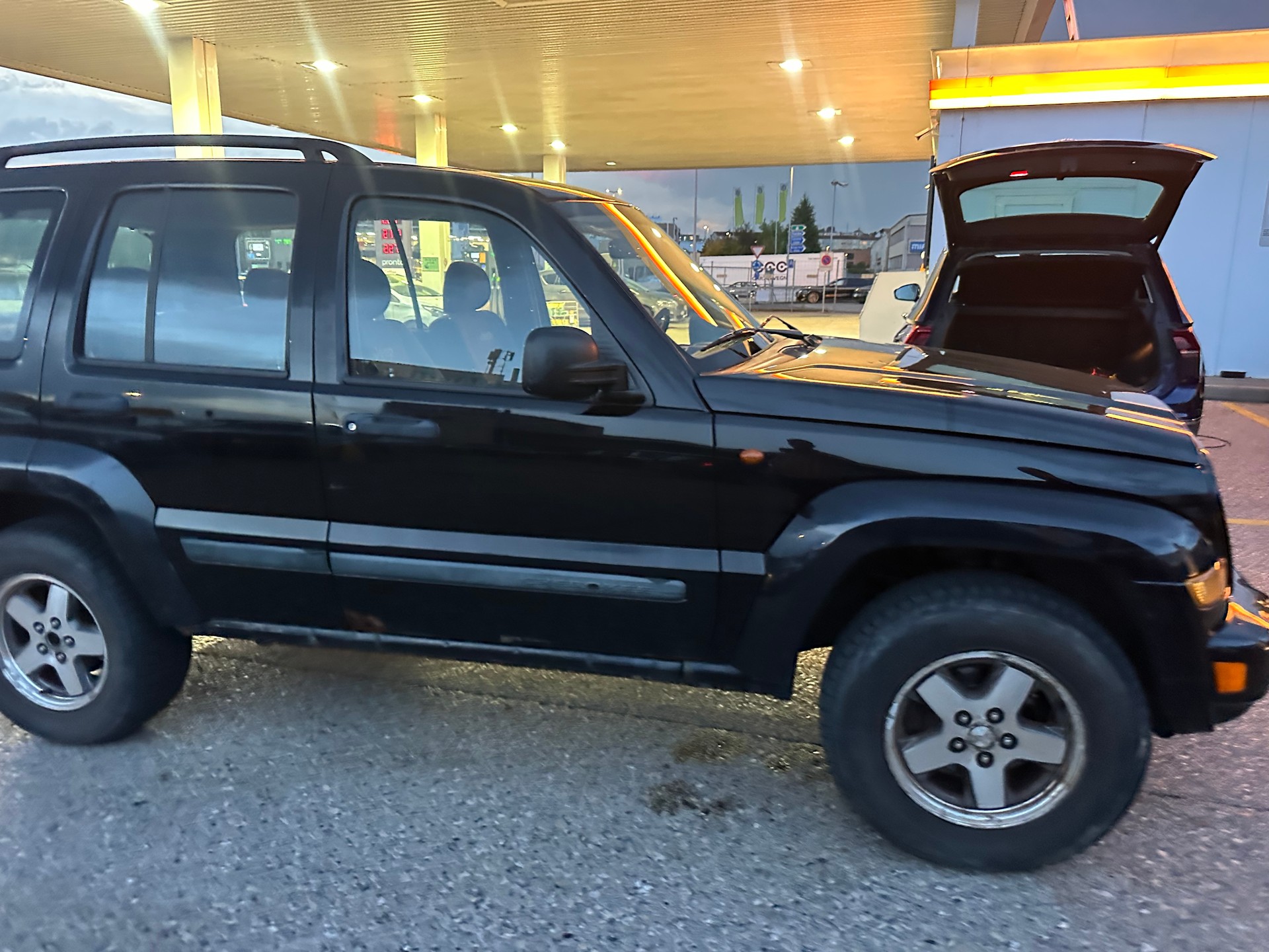 JEEP Cherokee 2.8 CRD 65th Anniversary Edition-image-10