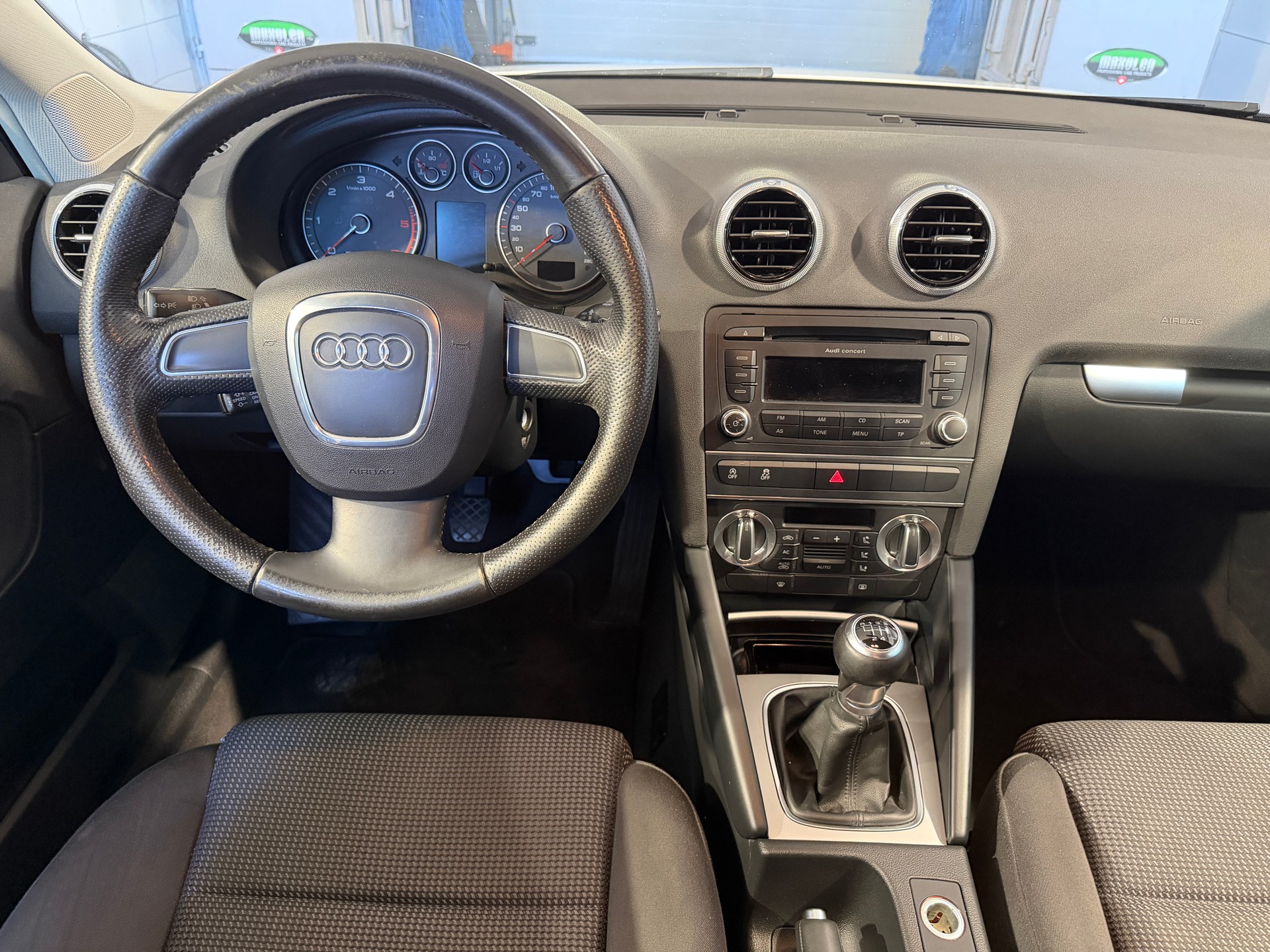 AUDI A3 Sportback 1.6 TDI Ambition-image-9