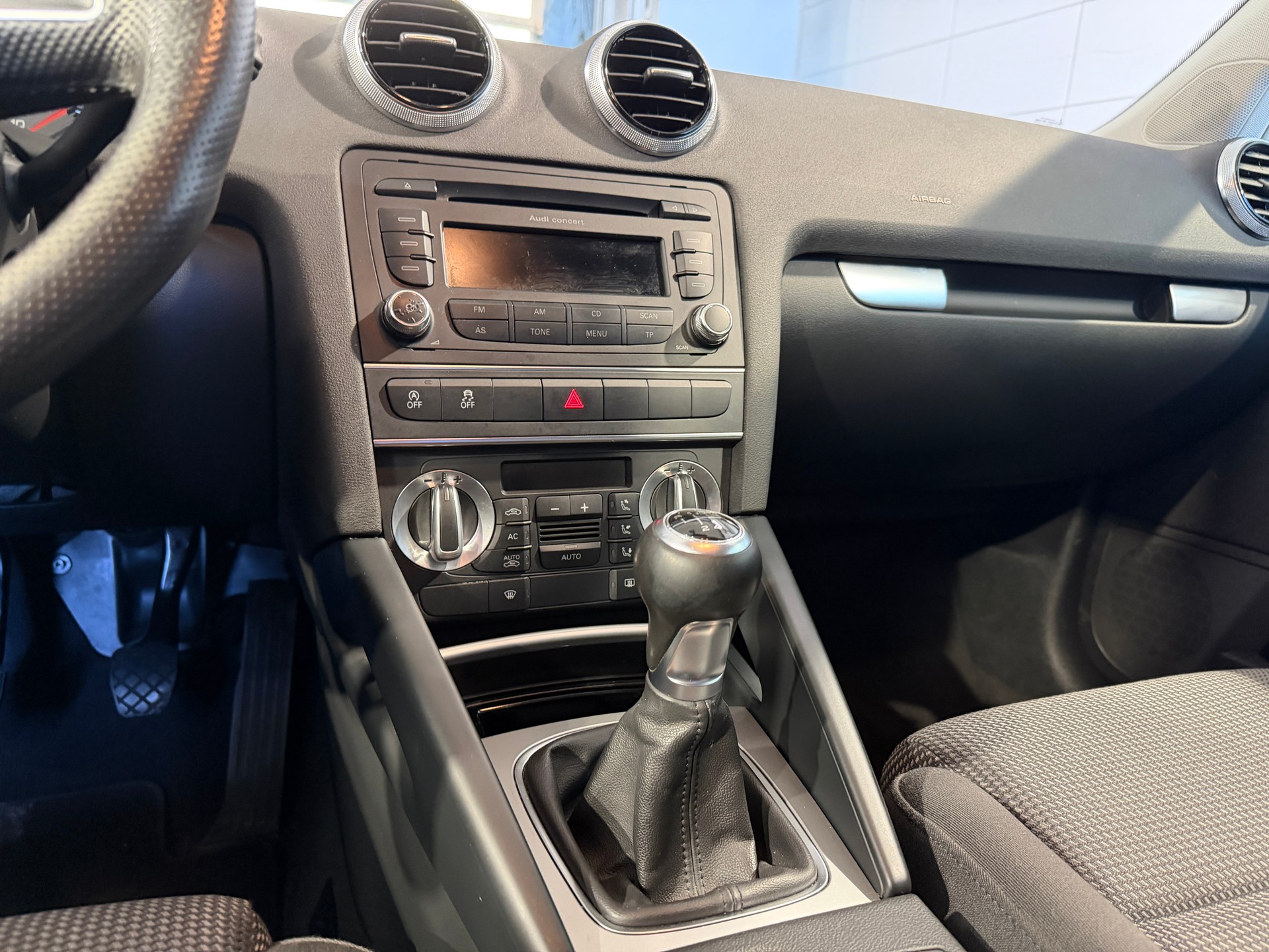 AUDI A3 Sportback 1.6 TDI Ambition-image-13
