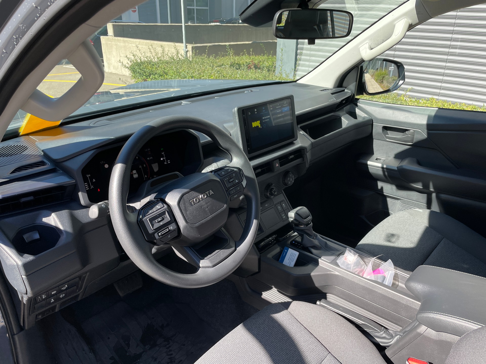 TOYOTA Hilux 2.8d MHEV Active Double Cab 4x4 mit AHK-image-8