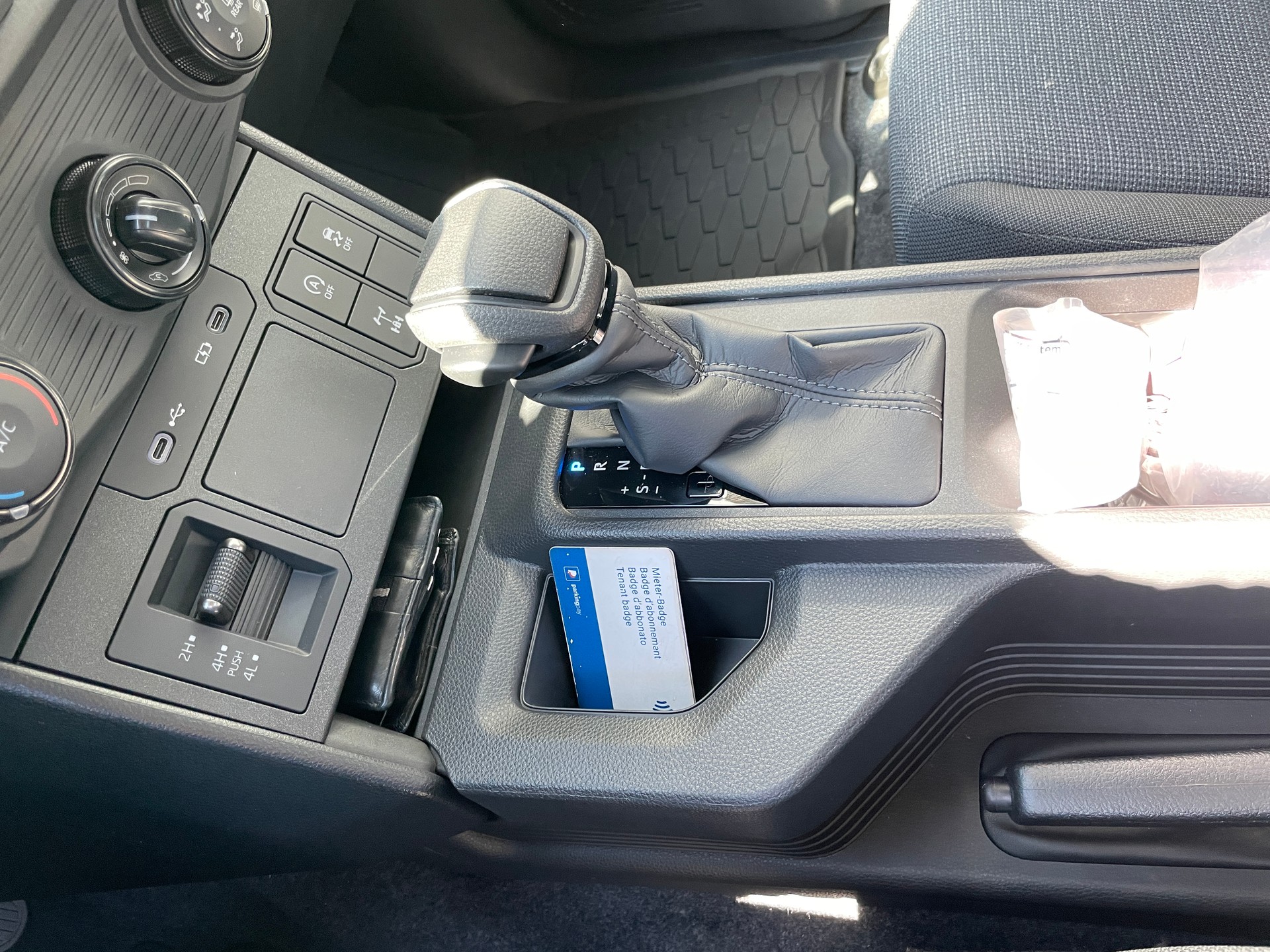 TOYOTA Hilux 2.8d MHEV Active Double Cab 4x4 mit AHK-image-21