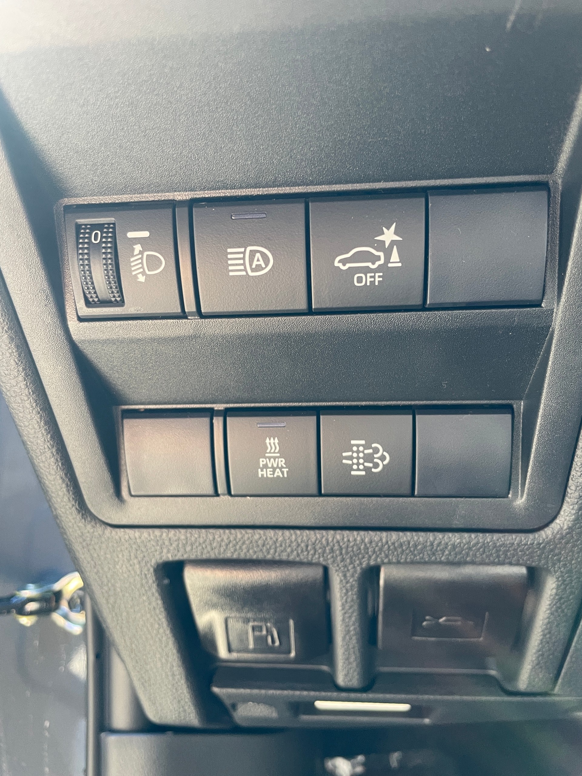 TOYOTA Hilux 2.8d MHEV Active Double Cab 4x4 mit AHK-image-11