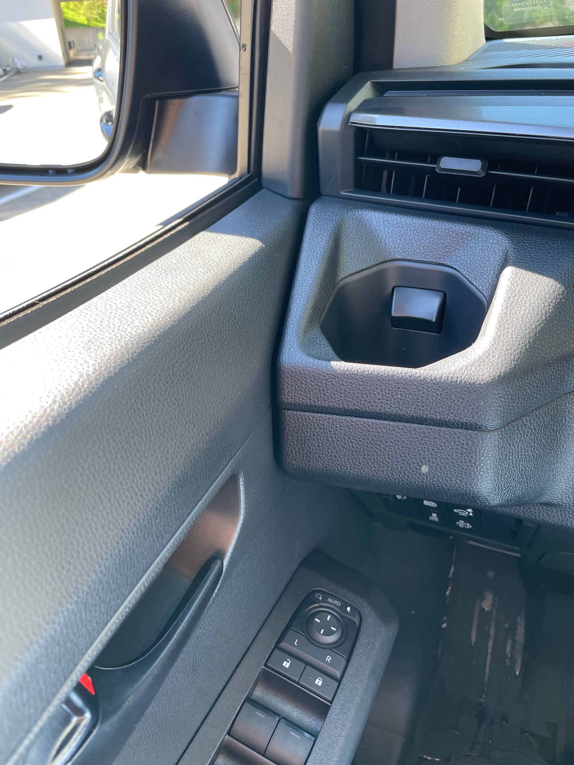 TOYOTA Hilux 2.8d MHEV Active Double Cab 4x4 mit AHK-image-19