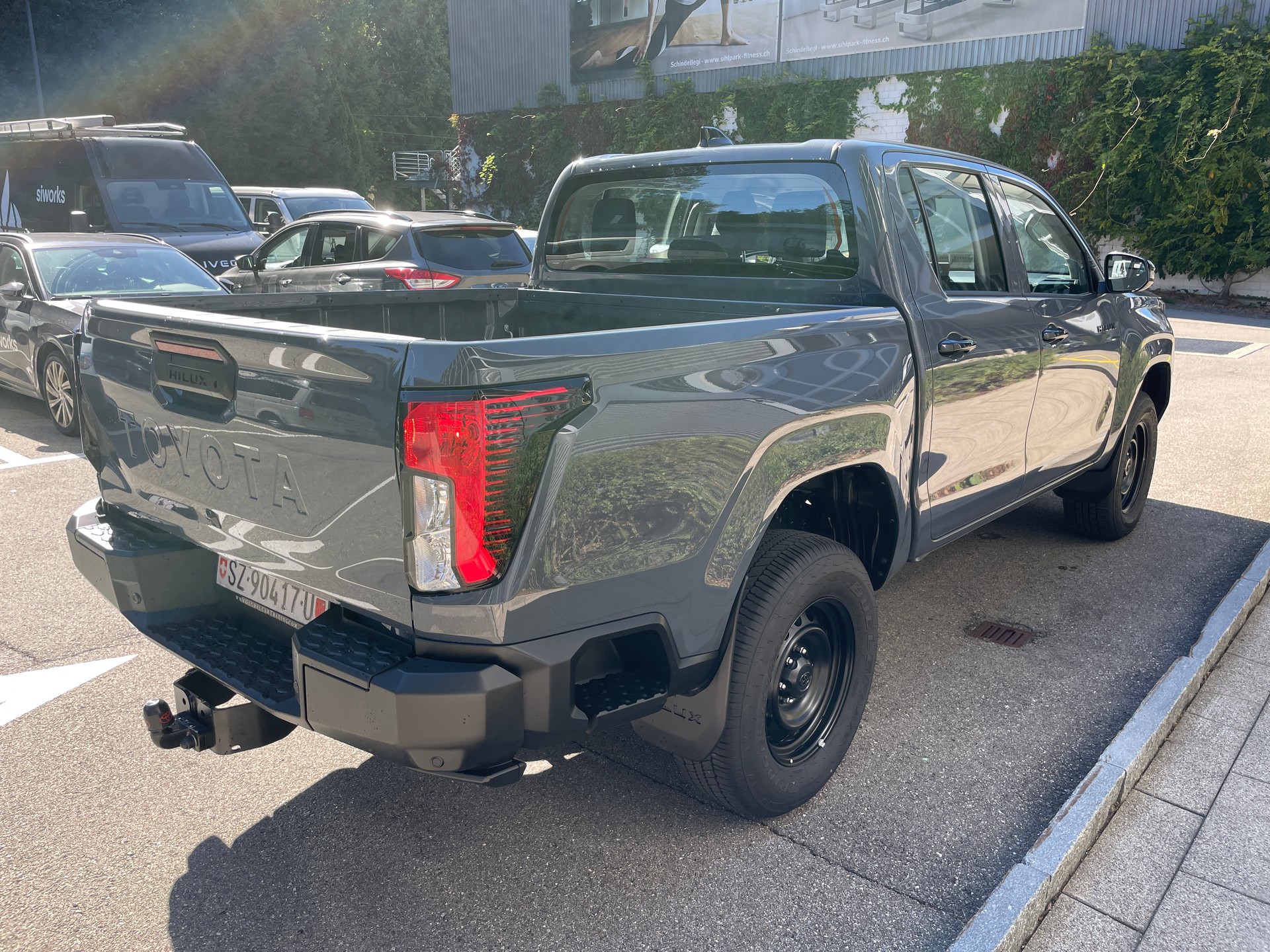 TOYOTA Hilux 2.8d MHEV Active Double Cab 4x4 mit AHK-image-5