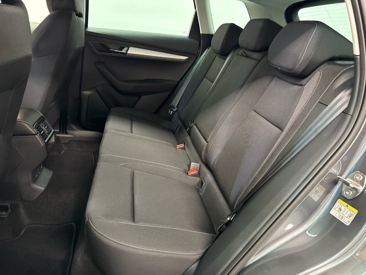SKODA Karoq 1.5 TSI Selection DSG-image-9