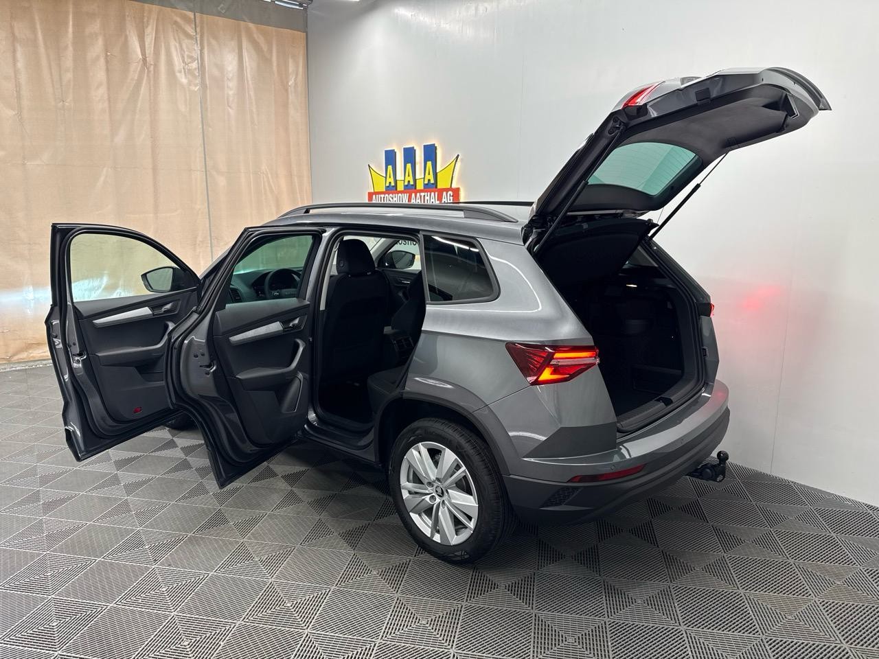 SKODA Karoq 1.5 TSI Selection DSG-image-11