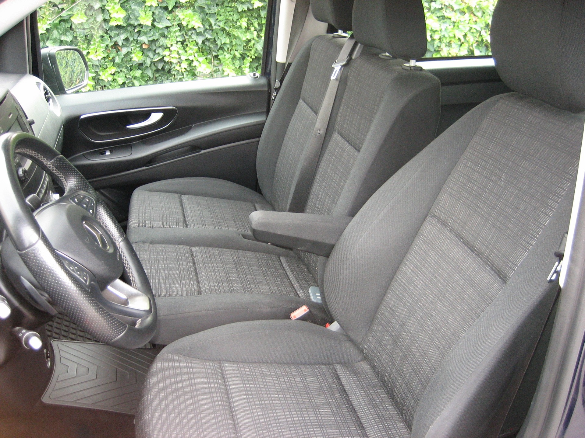 MERCEDES-BENZ 119-image-6
