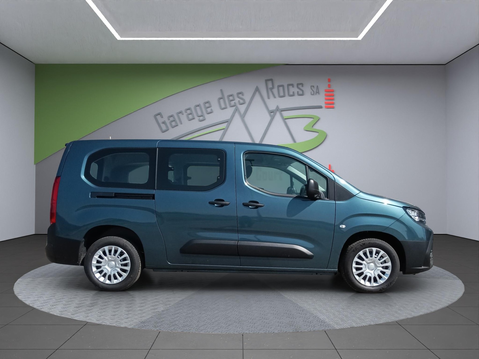 TOYOTA Proace City Verso L2 1.2 110 Comfort 7 places-image-8