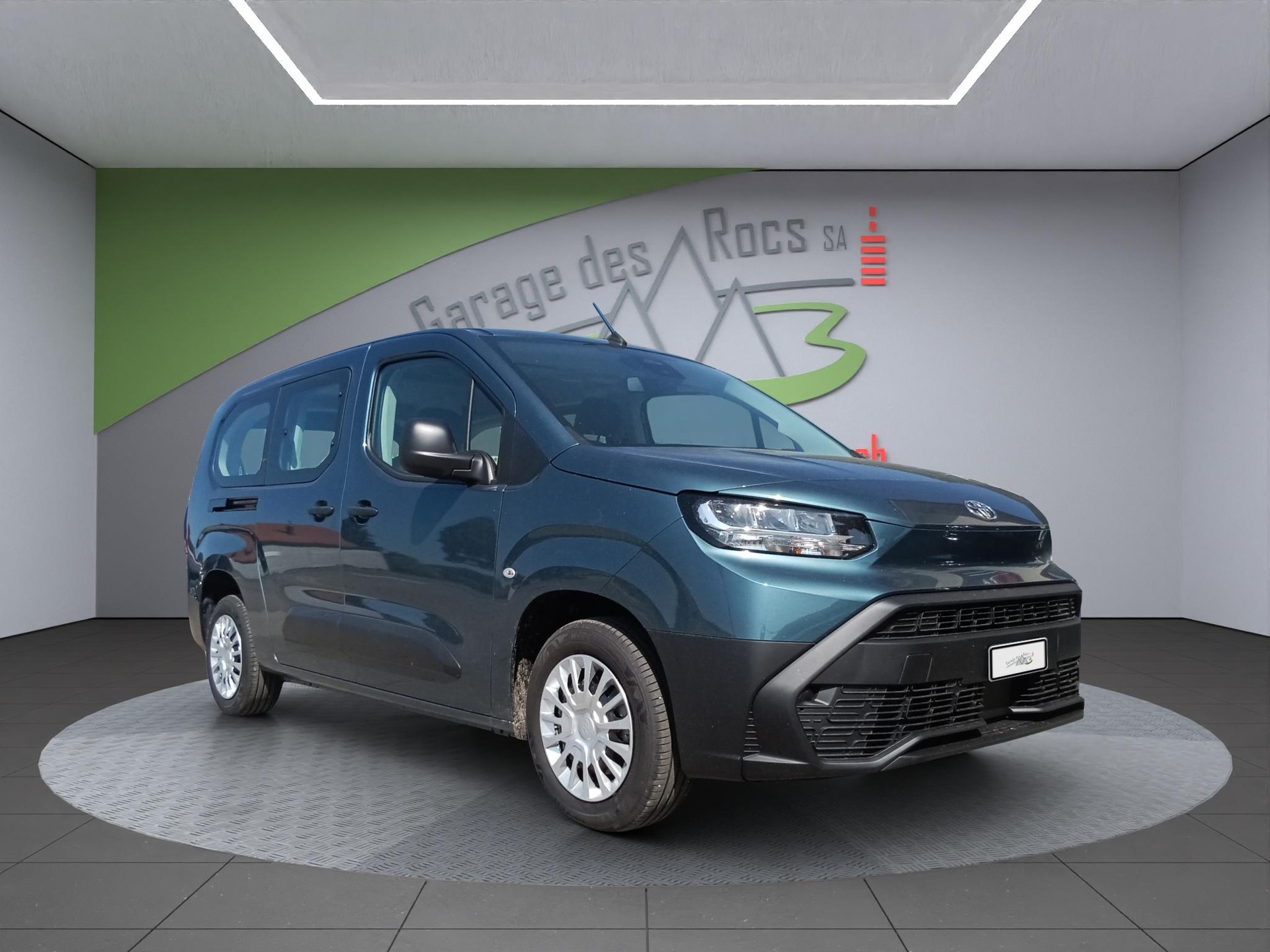 TOYOTA Proace City Verso L2 1.2 110 Comfort 7 places-image-0