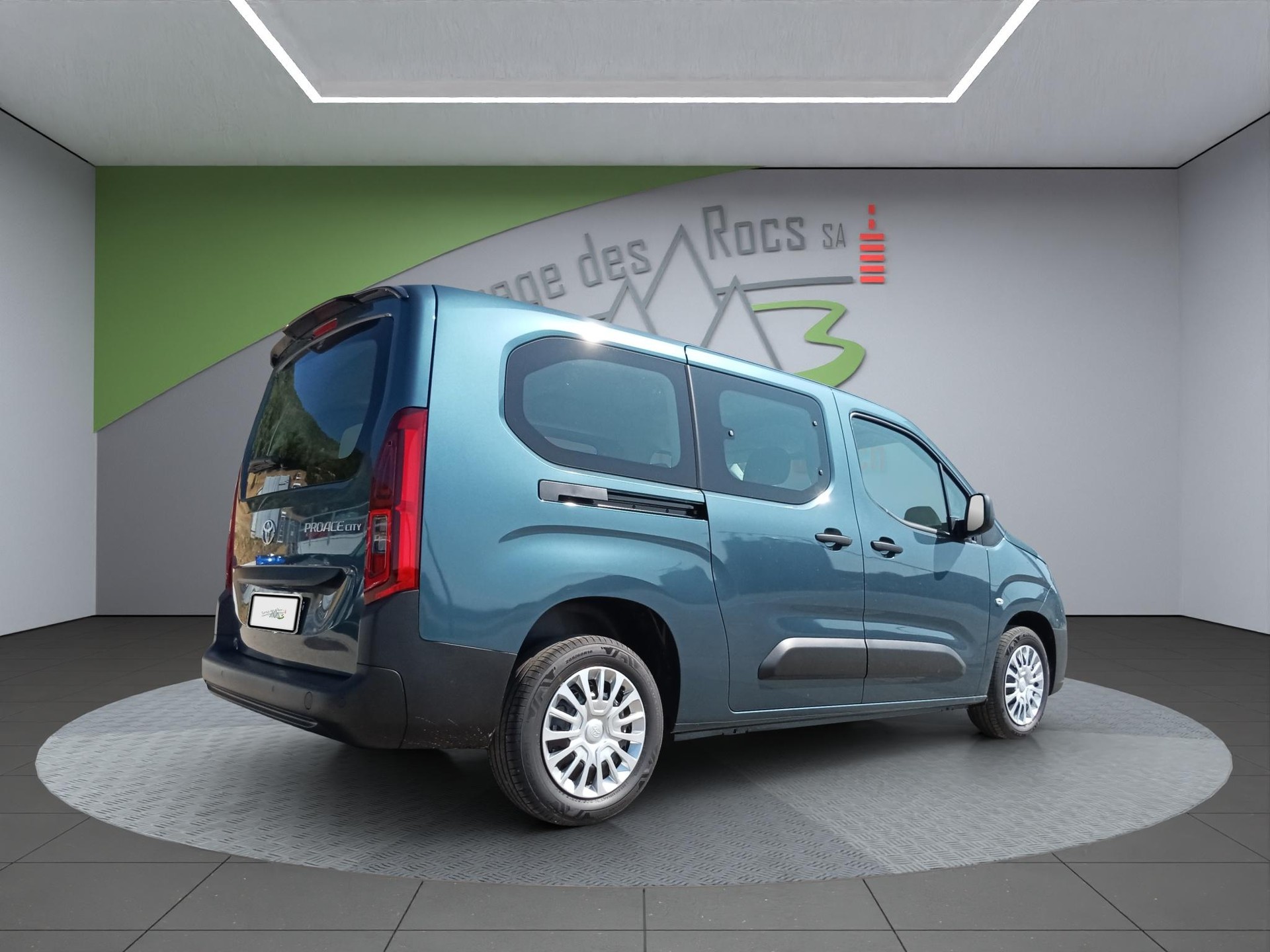 TOYOTA Proace City Verso L2 1.2 110 Comfort 7 places-image-7