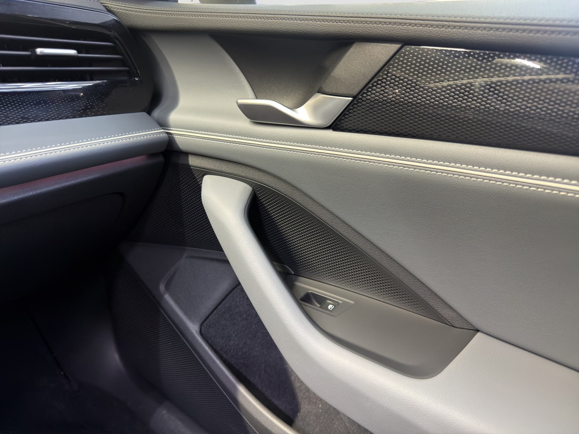 VW Passat Variant 2.0 TDI evo Business DSG-image-32