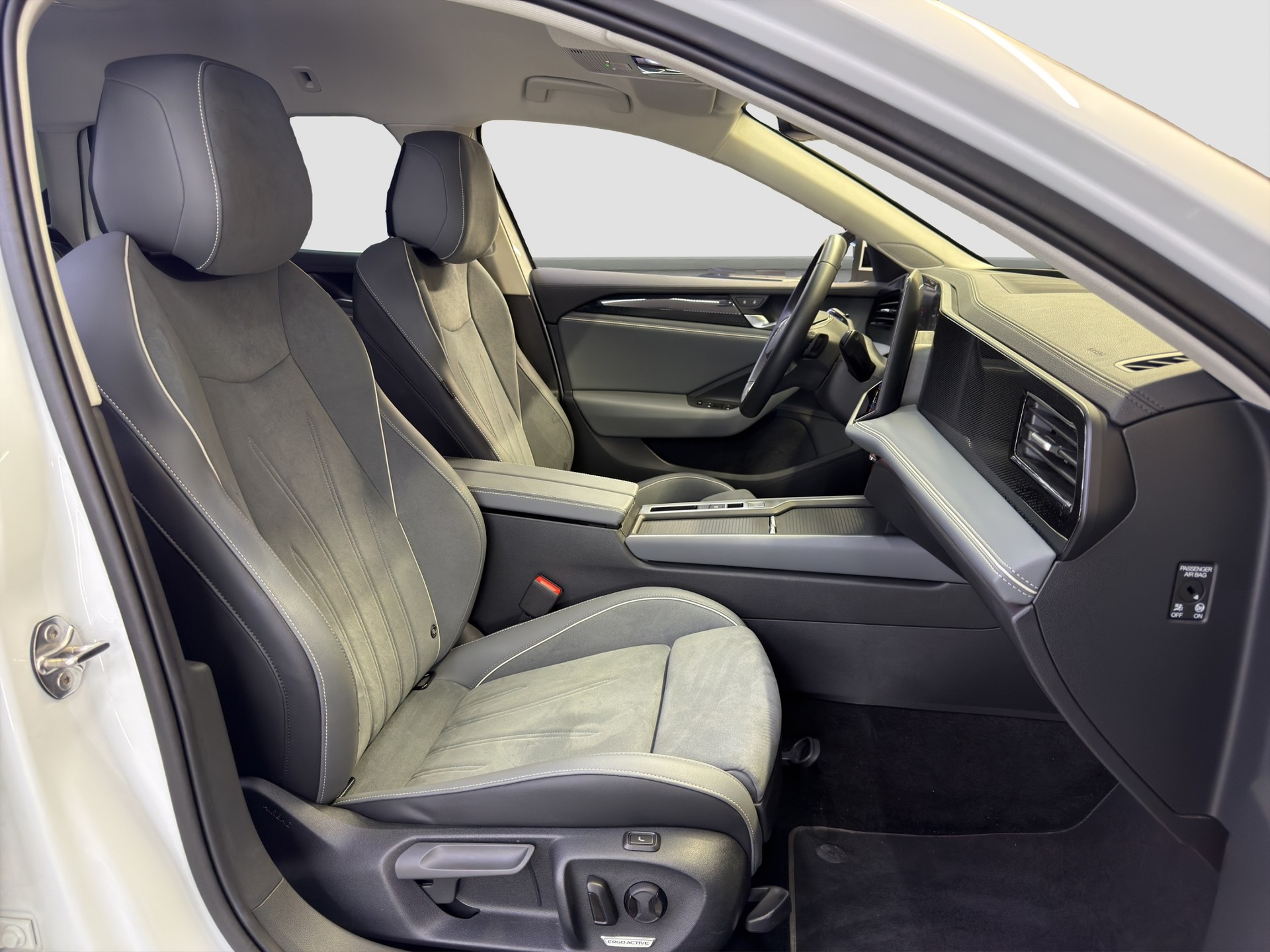 VW Passat Variant 2.0 TDI evo Business DSG-image-13