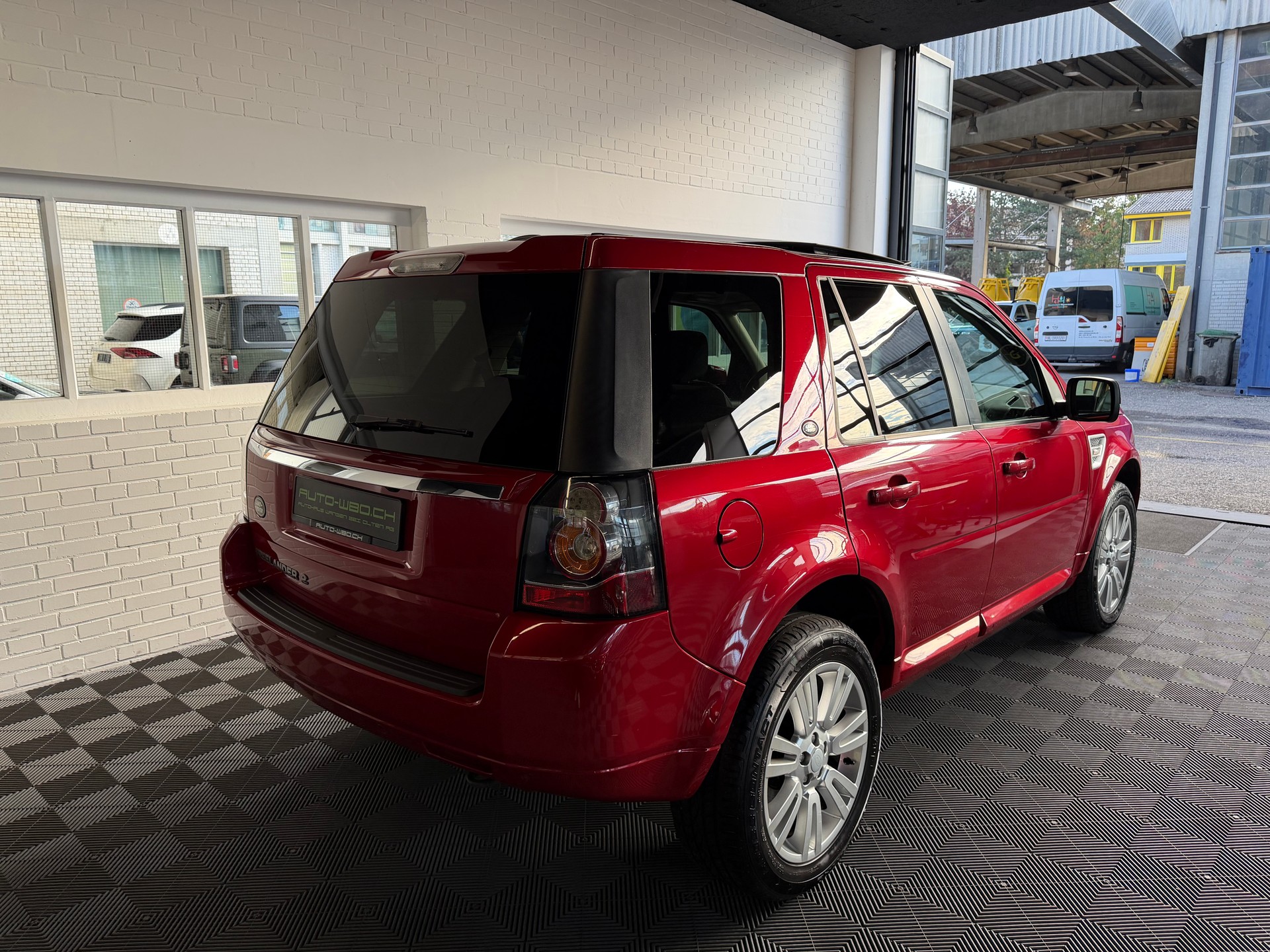 LAND ROVER Freelander 2.2 SD4 Dynamic Automatic-image-2