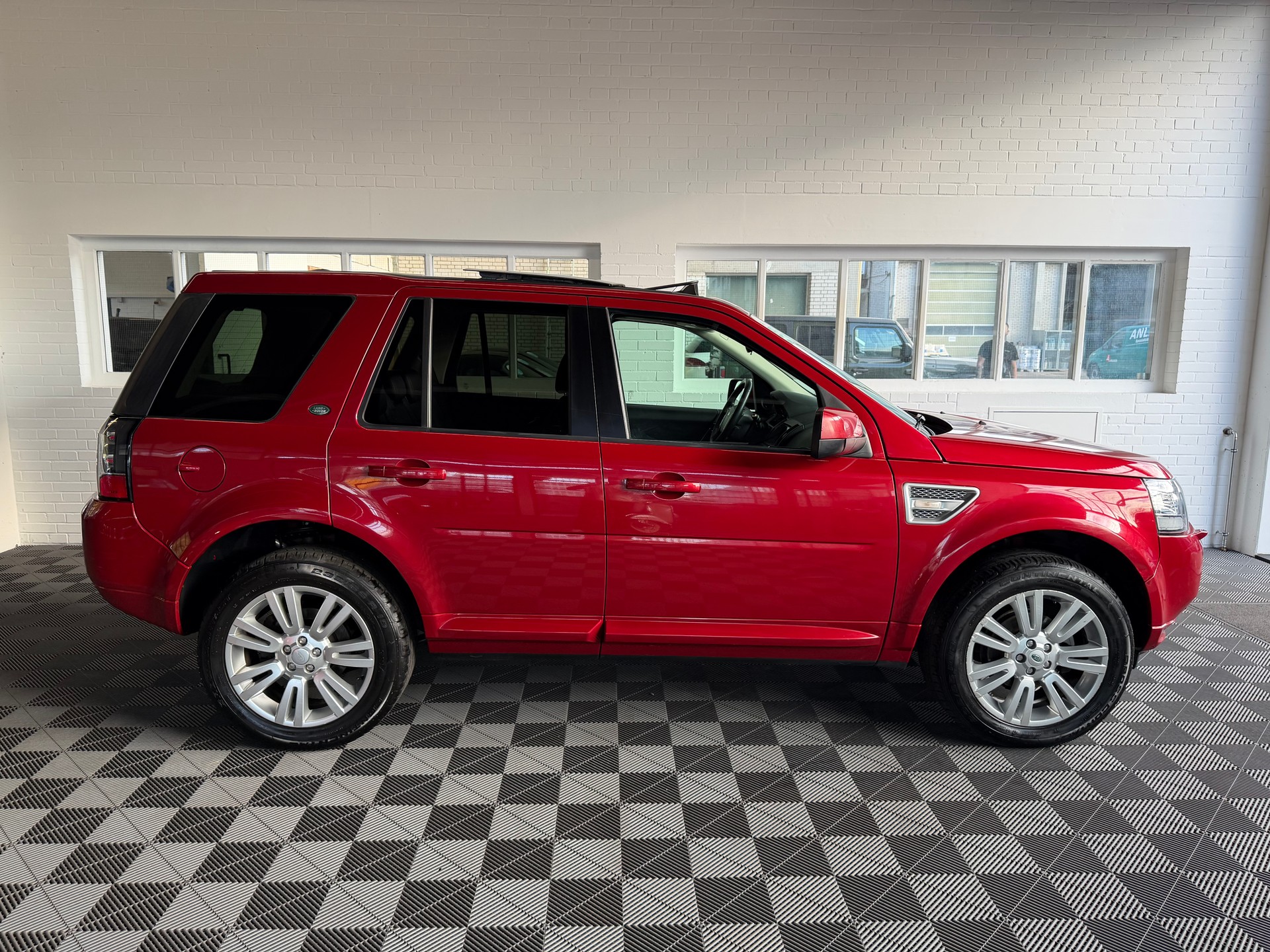 LAND ROVER Freelander 2.2 SD4 Dynamic Automatic-image-1