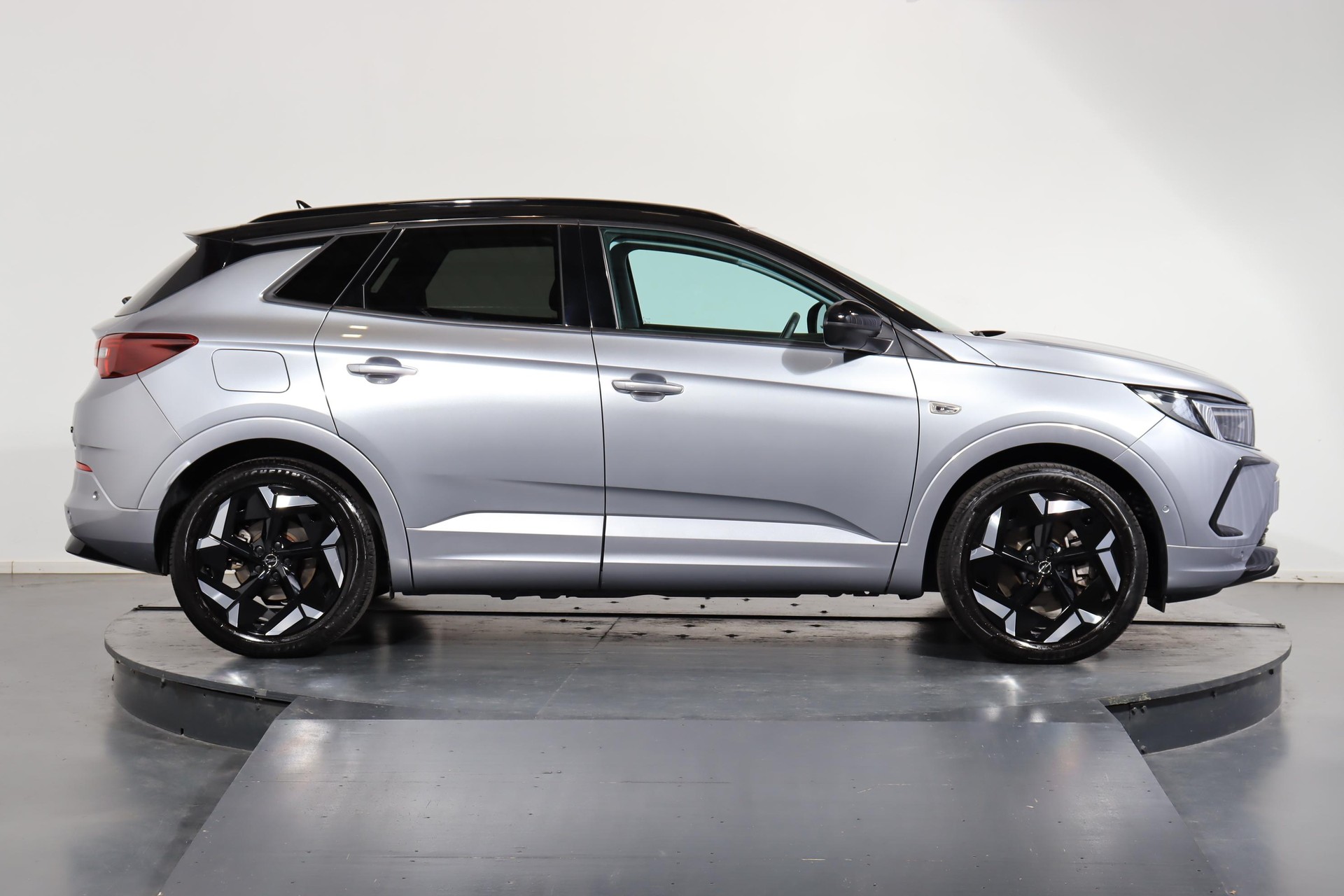 OPEL Grandland 1.6 T PHEV GSE-image-2