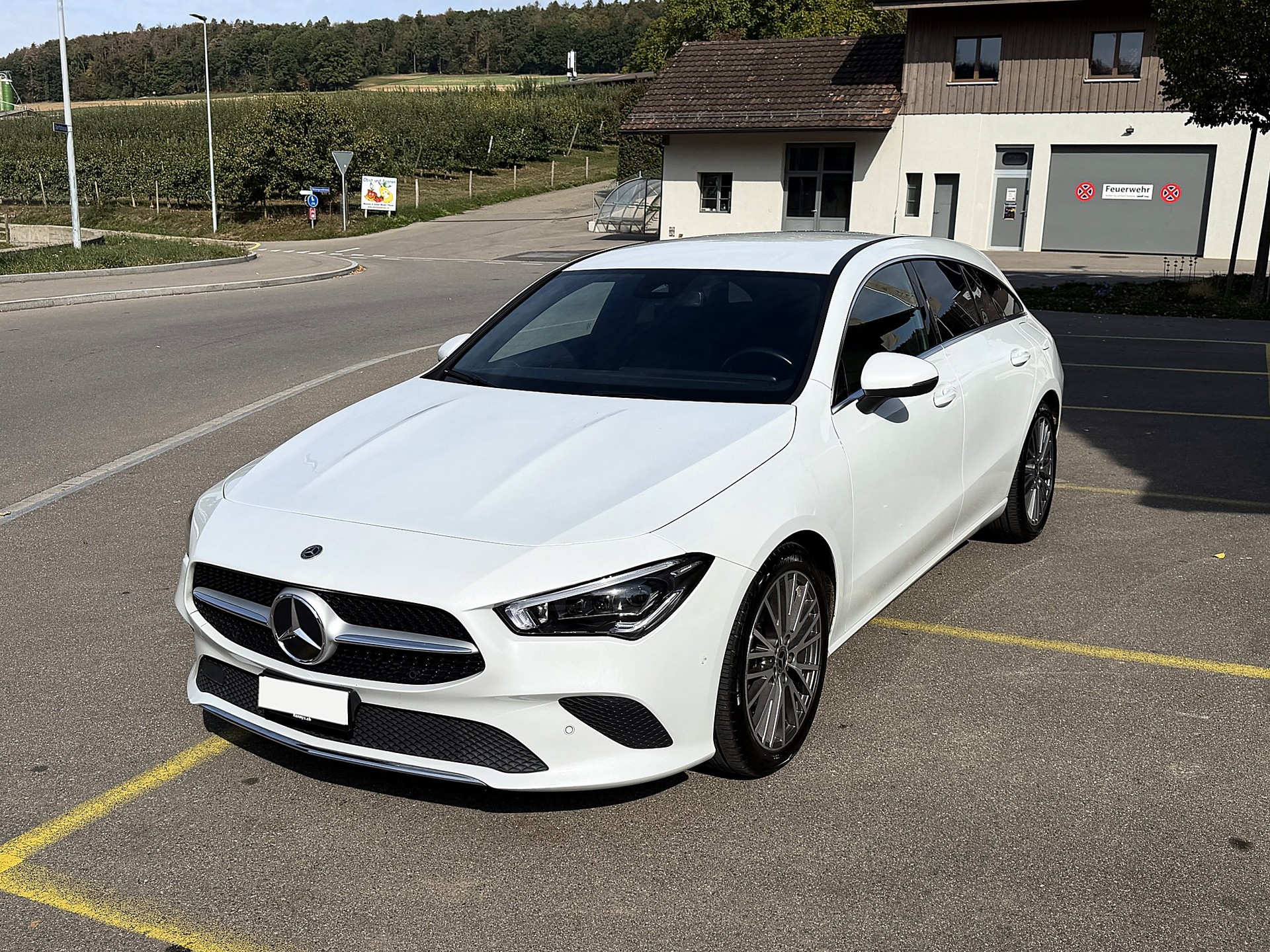 MERCEDES-BENZ CLA 200 Progressive-image-0