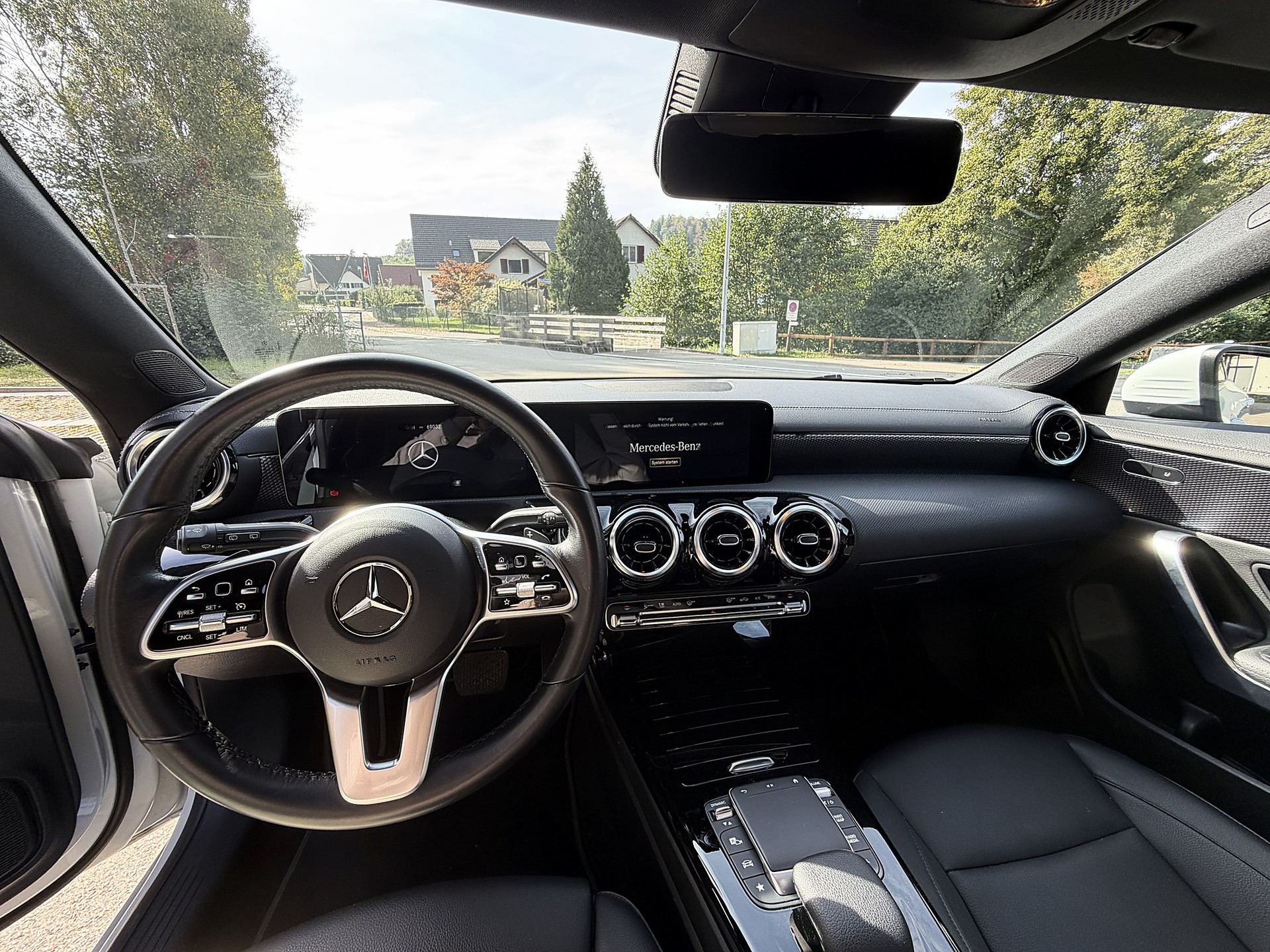 MERCEDES-BENZ CLA 200 Progressive-image-4