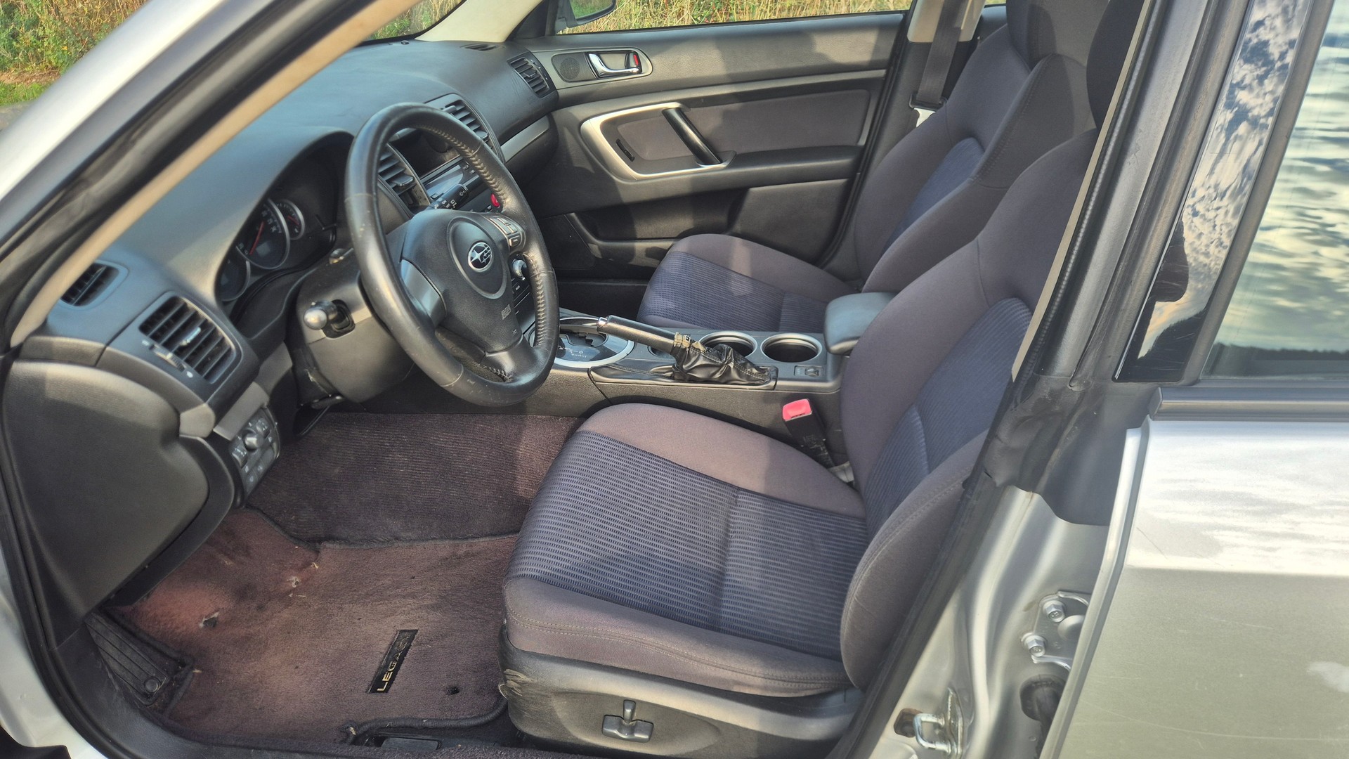 SUBARU Legacy 2.0R AWD Swiss-image-4
