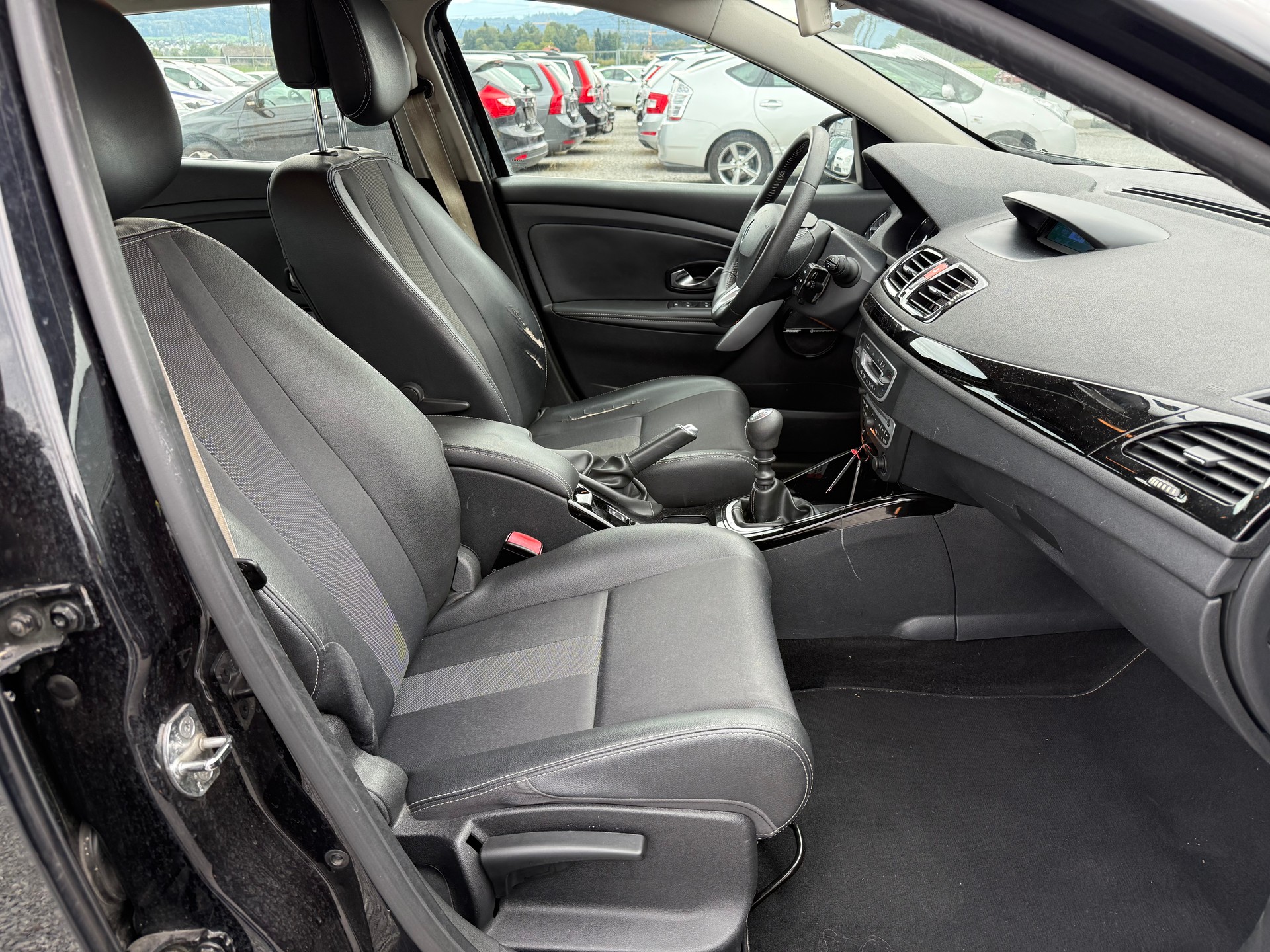 RENAULT Mégane Grandtour 1.4 16V Turbo Bose-image-6