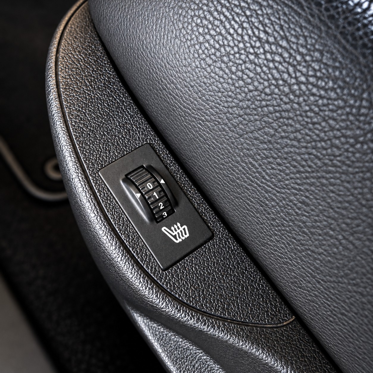 PEUGEOT 207 CC 1.6 16V Roland Garros Automatic-image-9