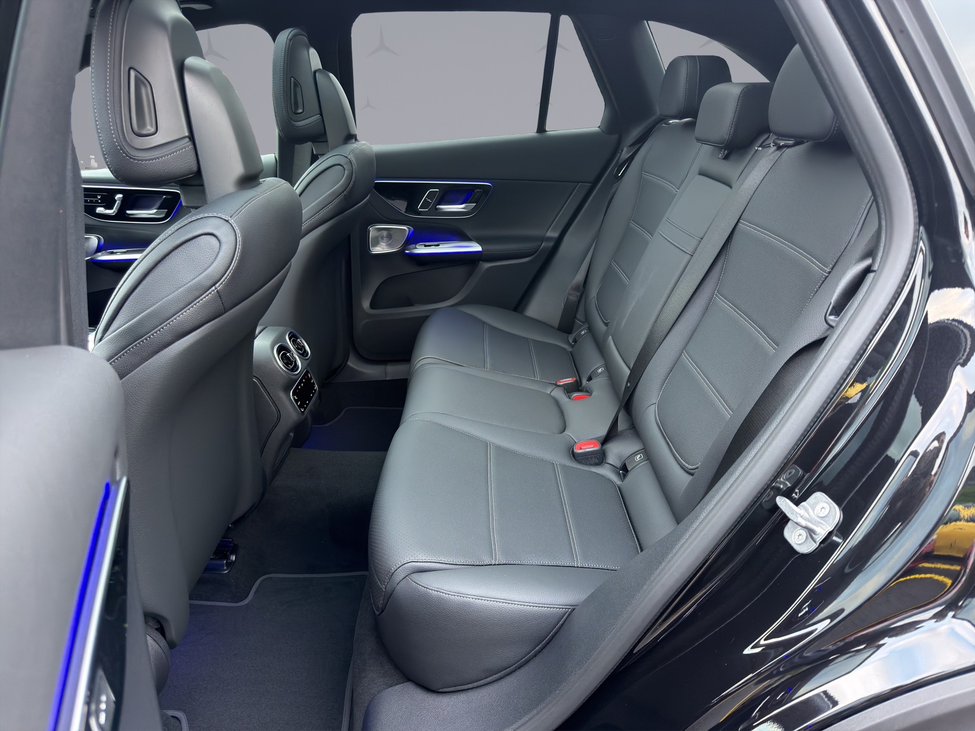 MERCEDES-BENZ GLC-Klasse X254 GLC 400 e EQ Star Avantgarde 4matic-image-10