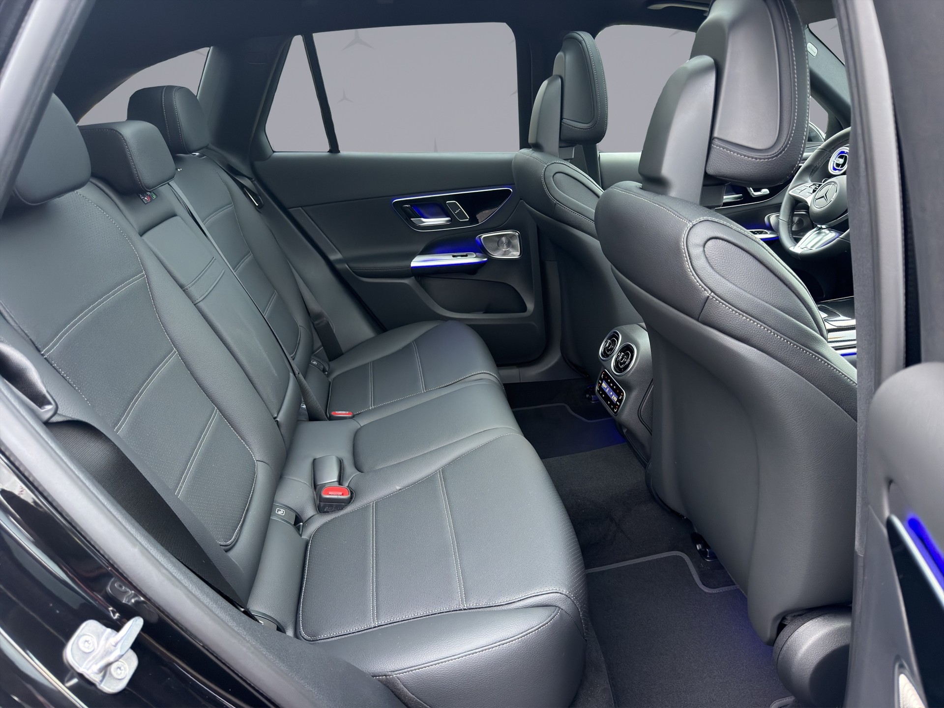 MERCEDES-BENZ GLC-Klasse X254 GLC 400 e EQ Star Avantgarde 4matic-image-17