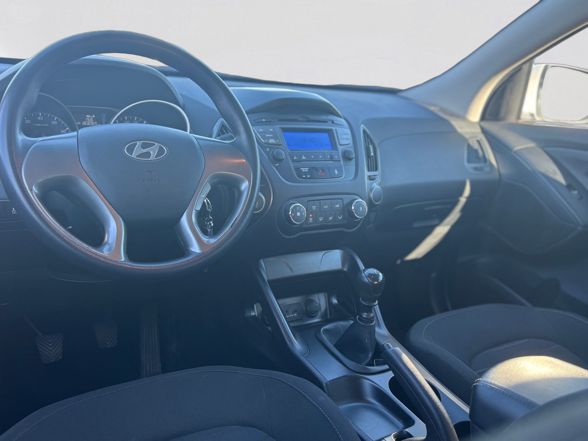 HYUNDAI iX 35 1.6 GDI Comfort 2WD-image-6