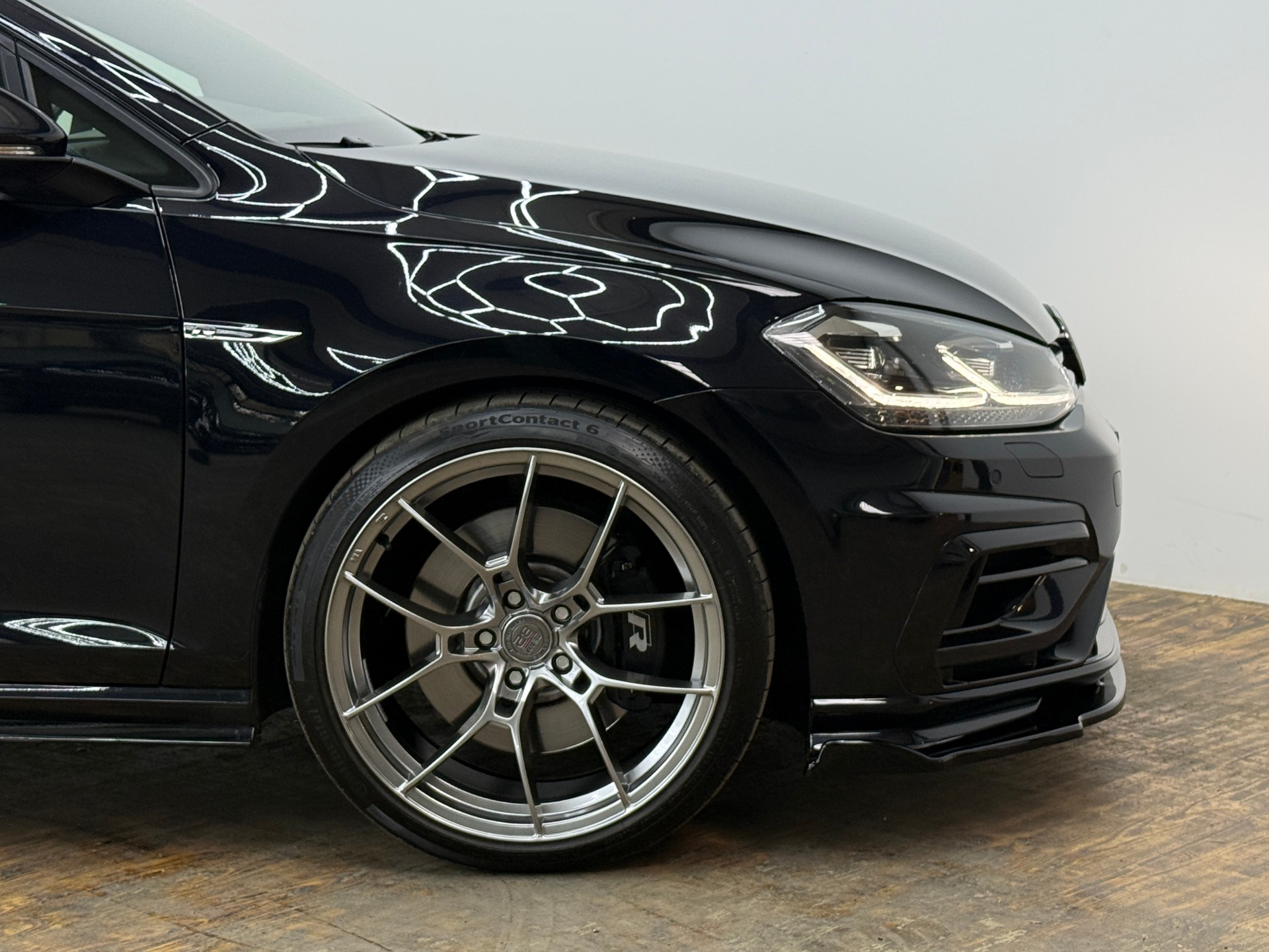 VW Golf 2.0 TSI R 4Motion DSG-image-17