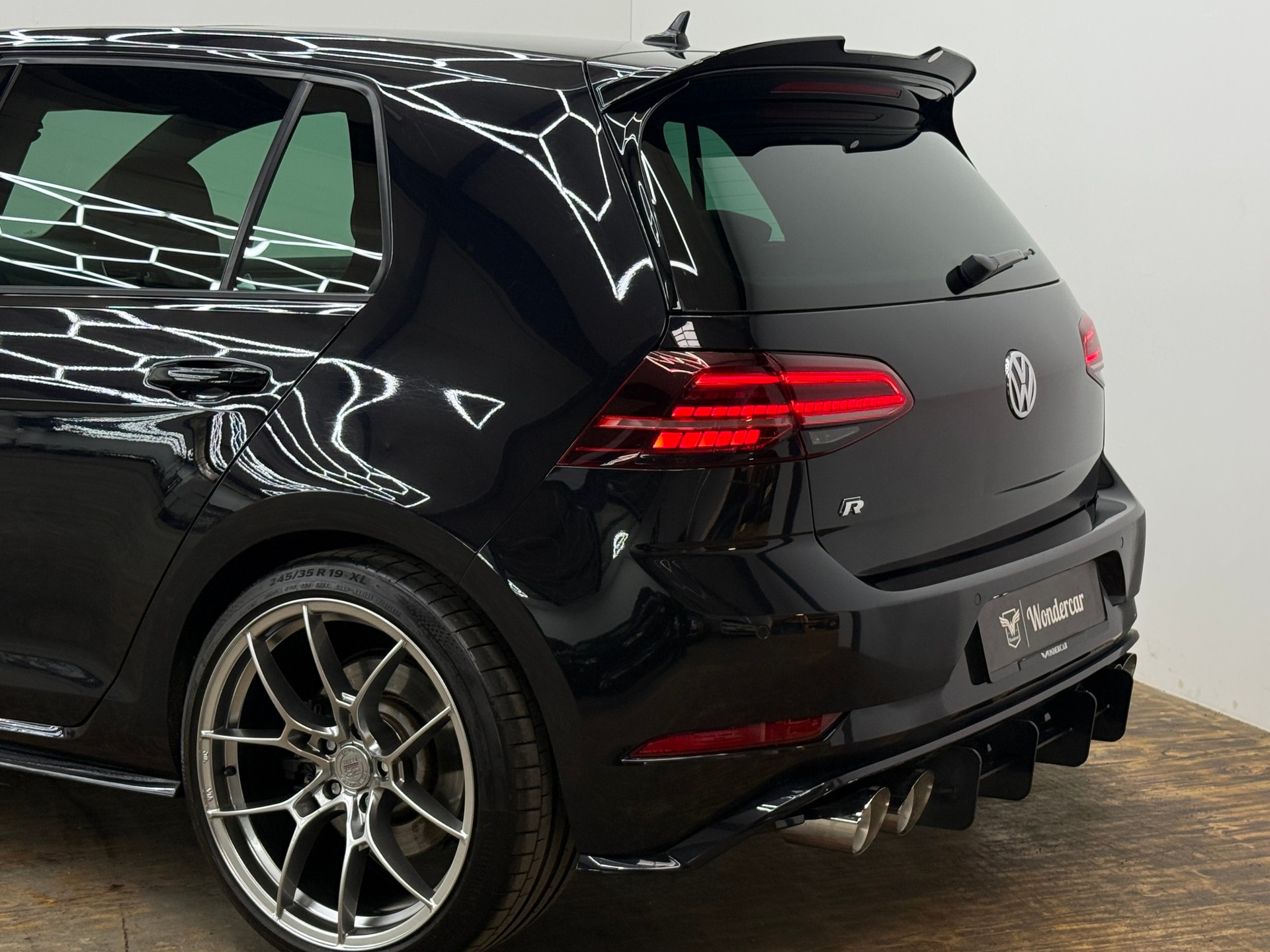 VW Golf 2.0 TSI R 4Motion DSG-image-10